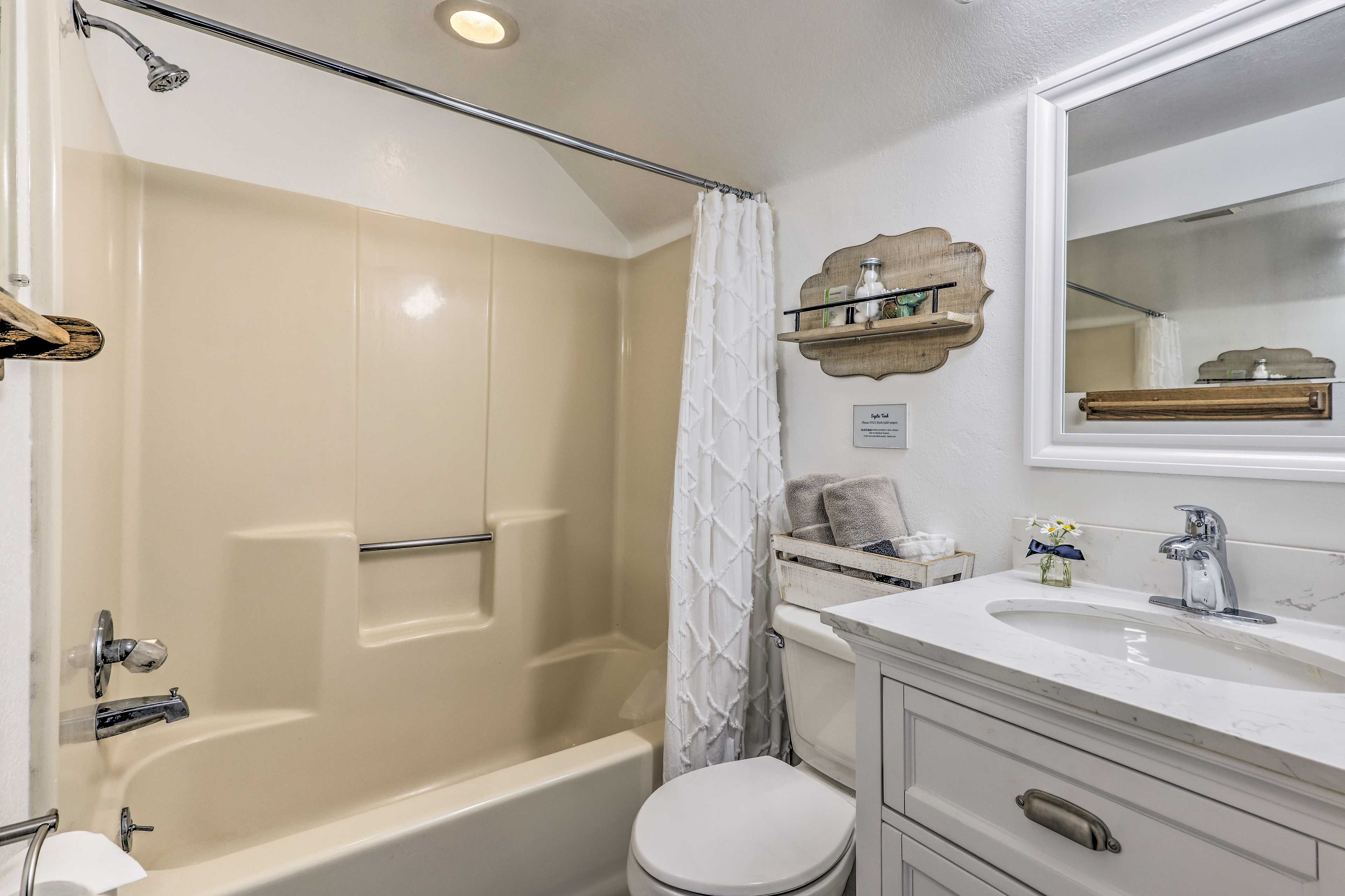 Full Bathroom | Complimentary Toiletries