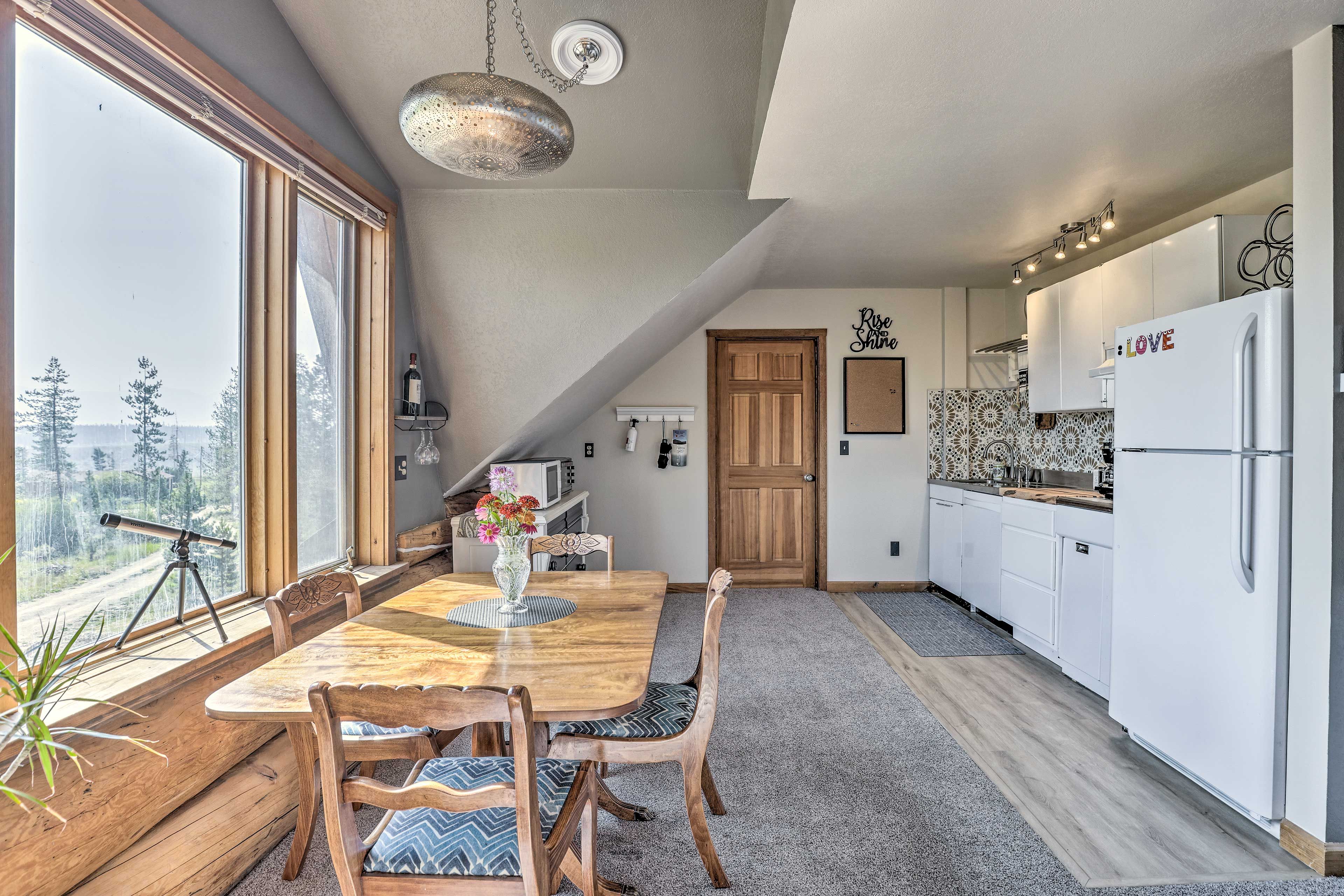 Dining Area | Kitchen