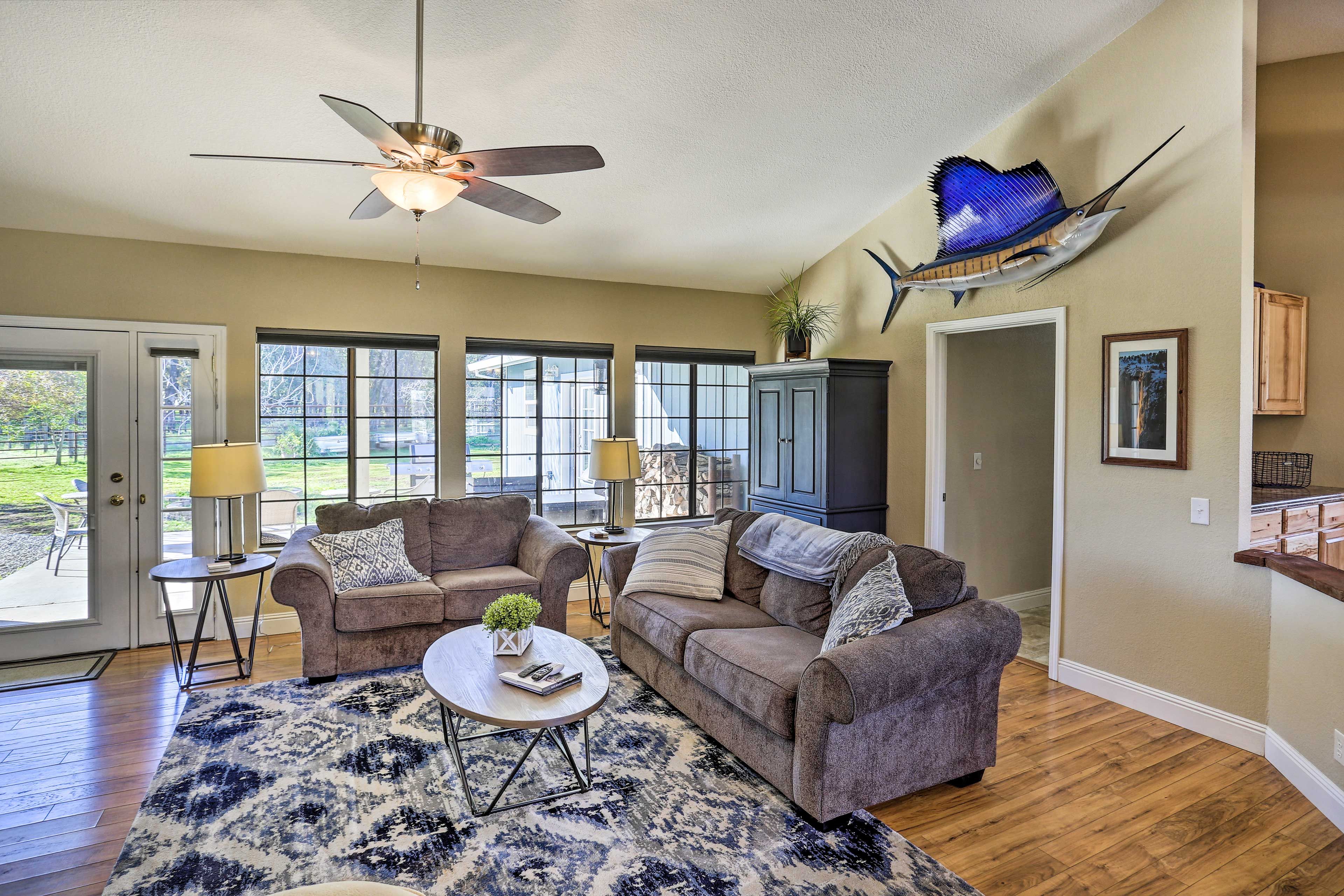Living Room | Free WiFi | Central A/C