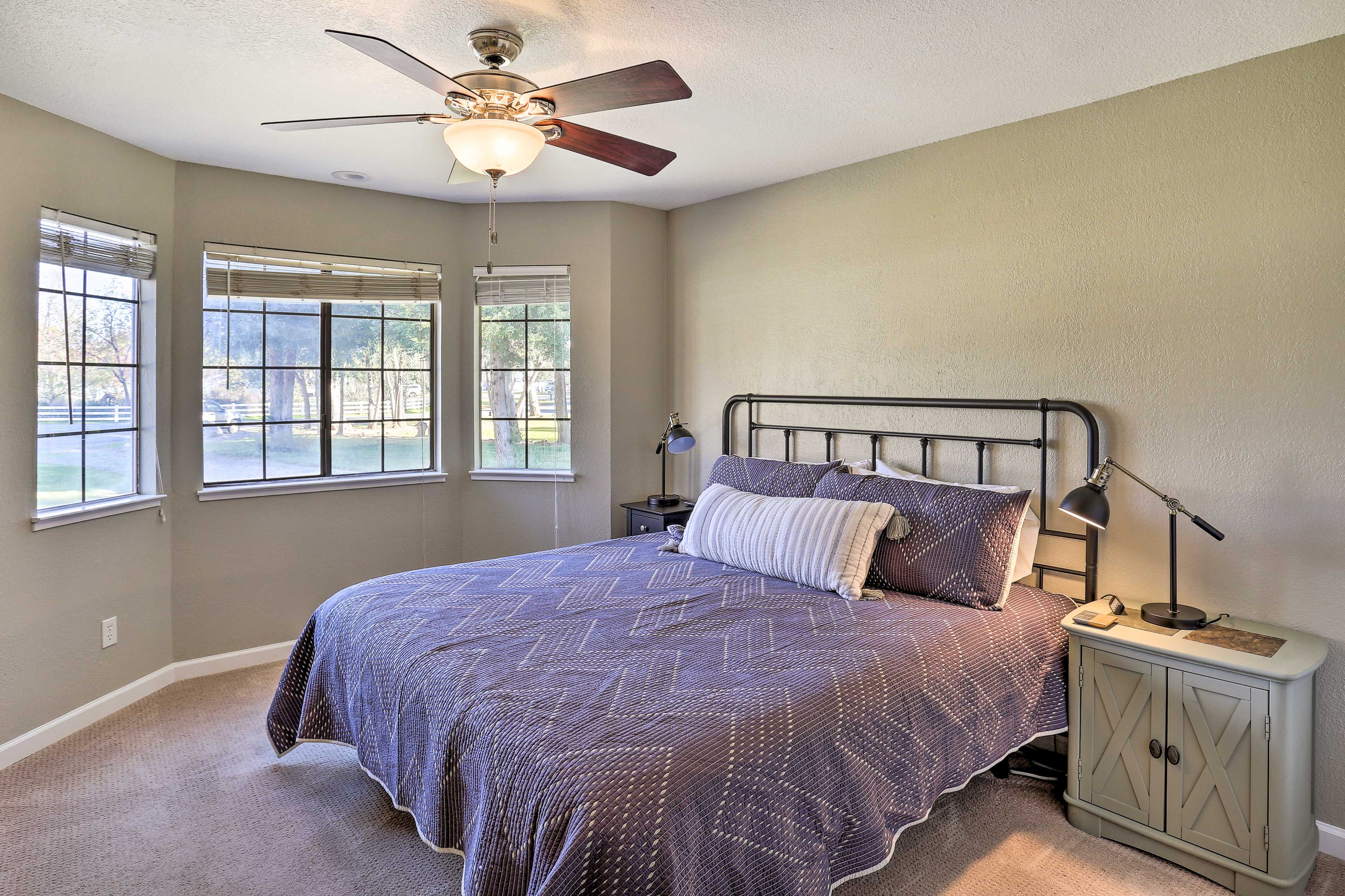 Bedroom 3 | Queen Bed