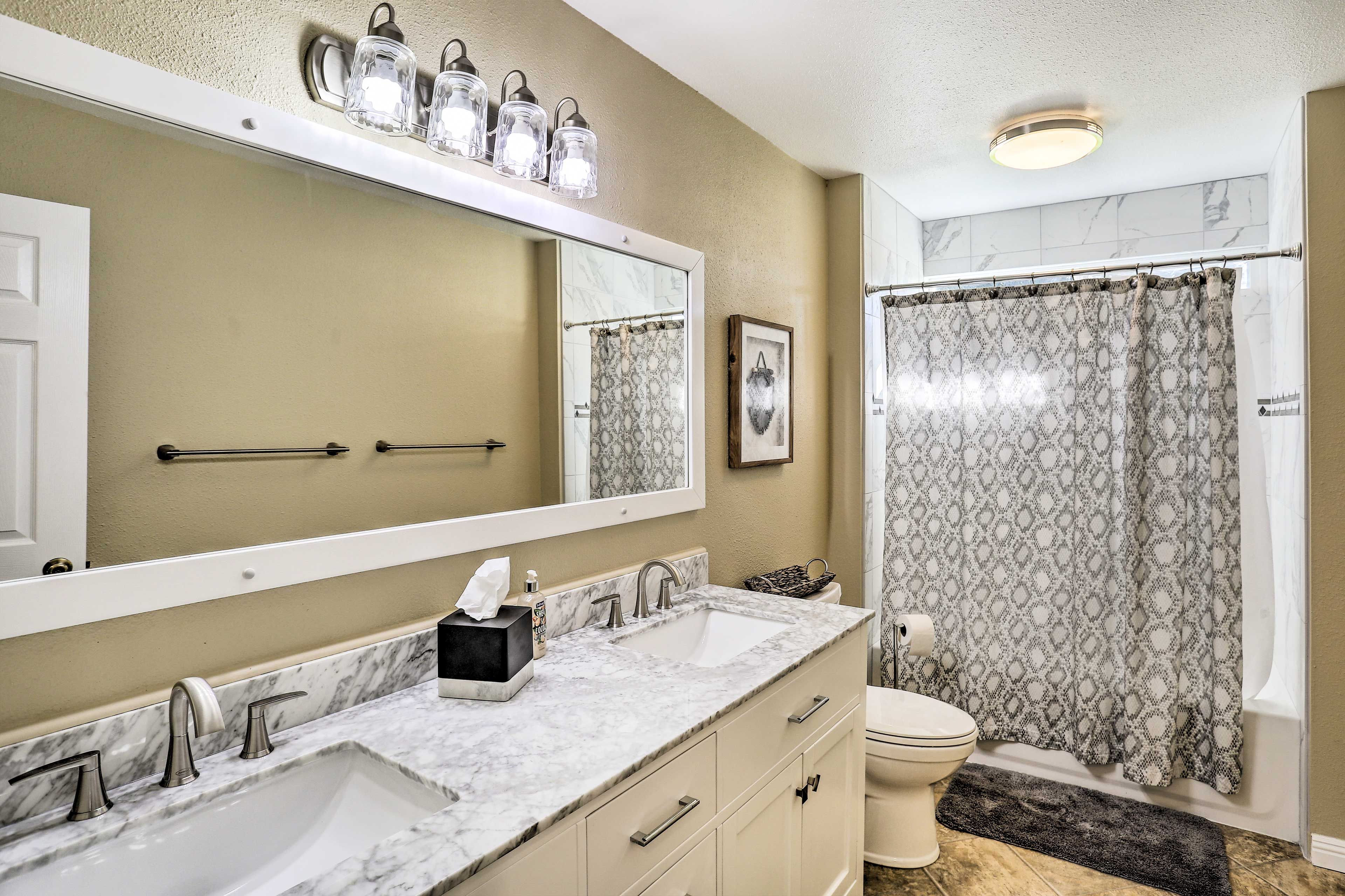 Bathroom | Towels Provided | Complimentary Toiletries | Hair Dryer
