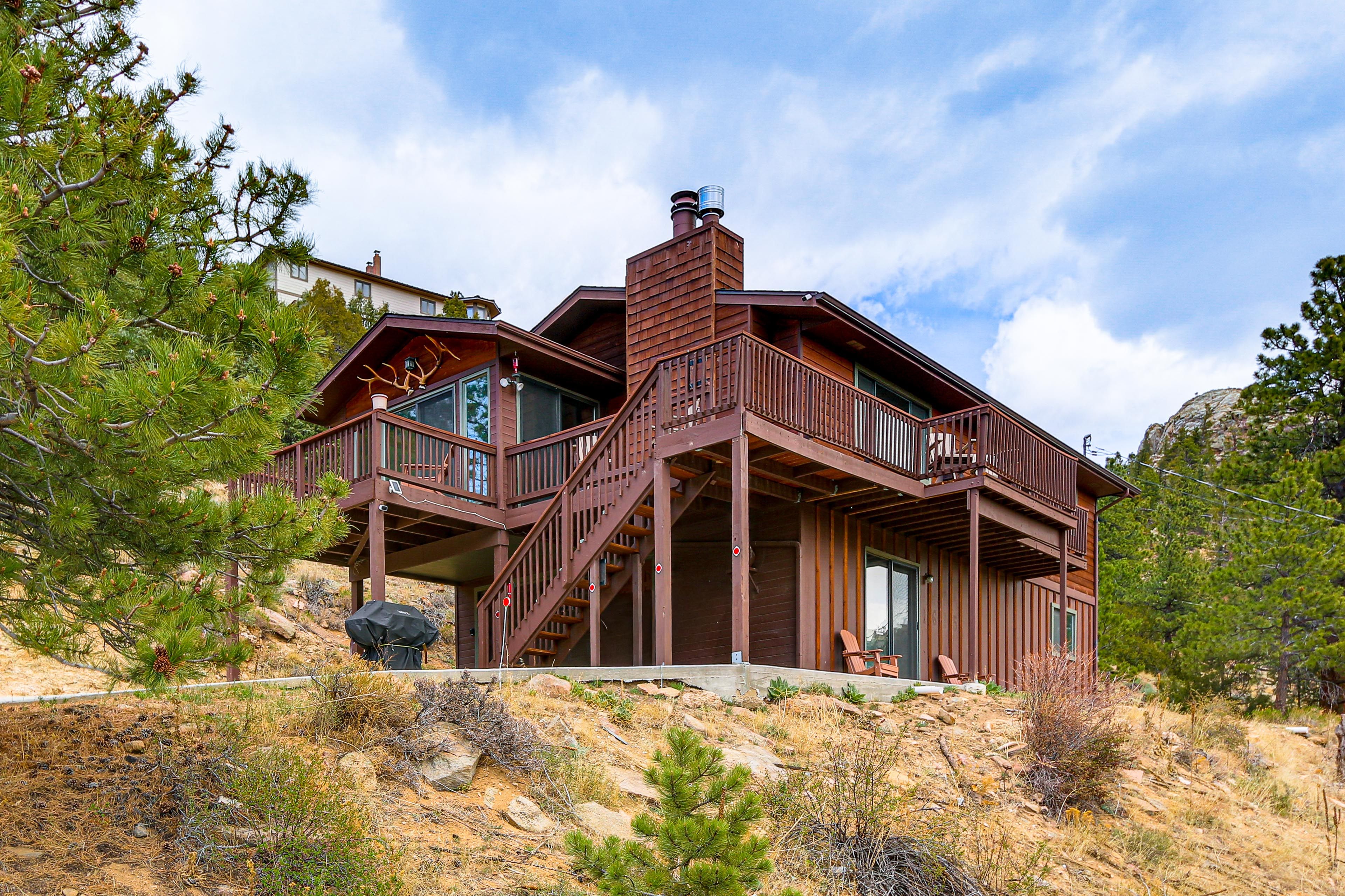 Cabin Exterior | Driveway Parking (3 Vehicles)