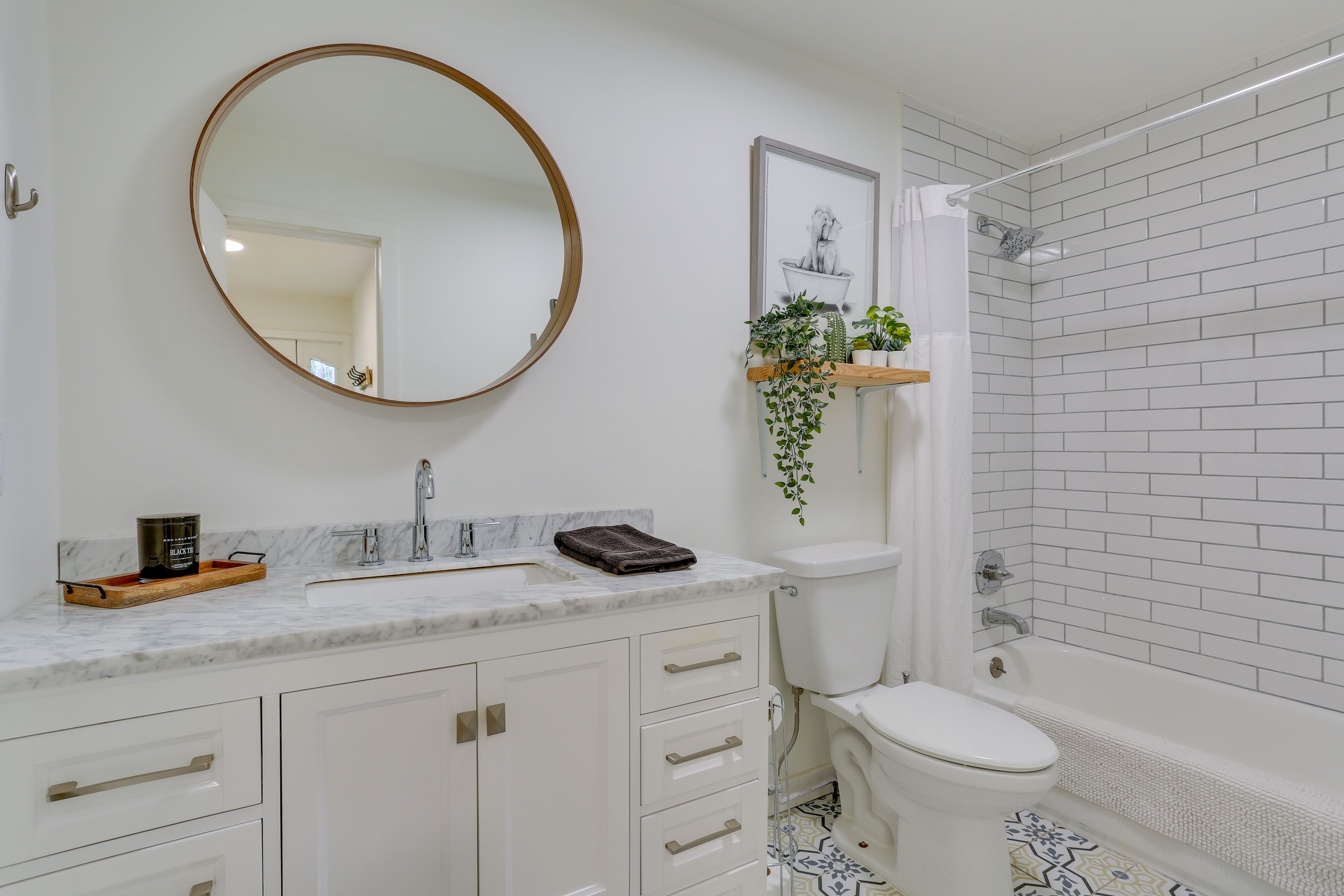 Full Bathroom | Towels Provided