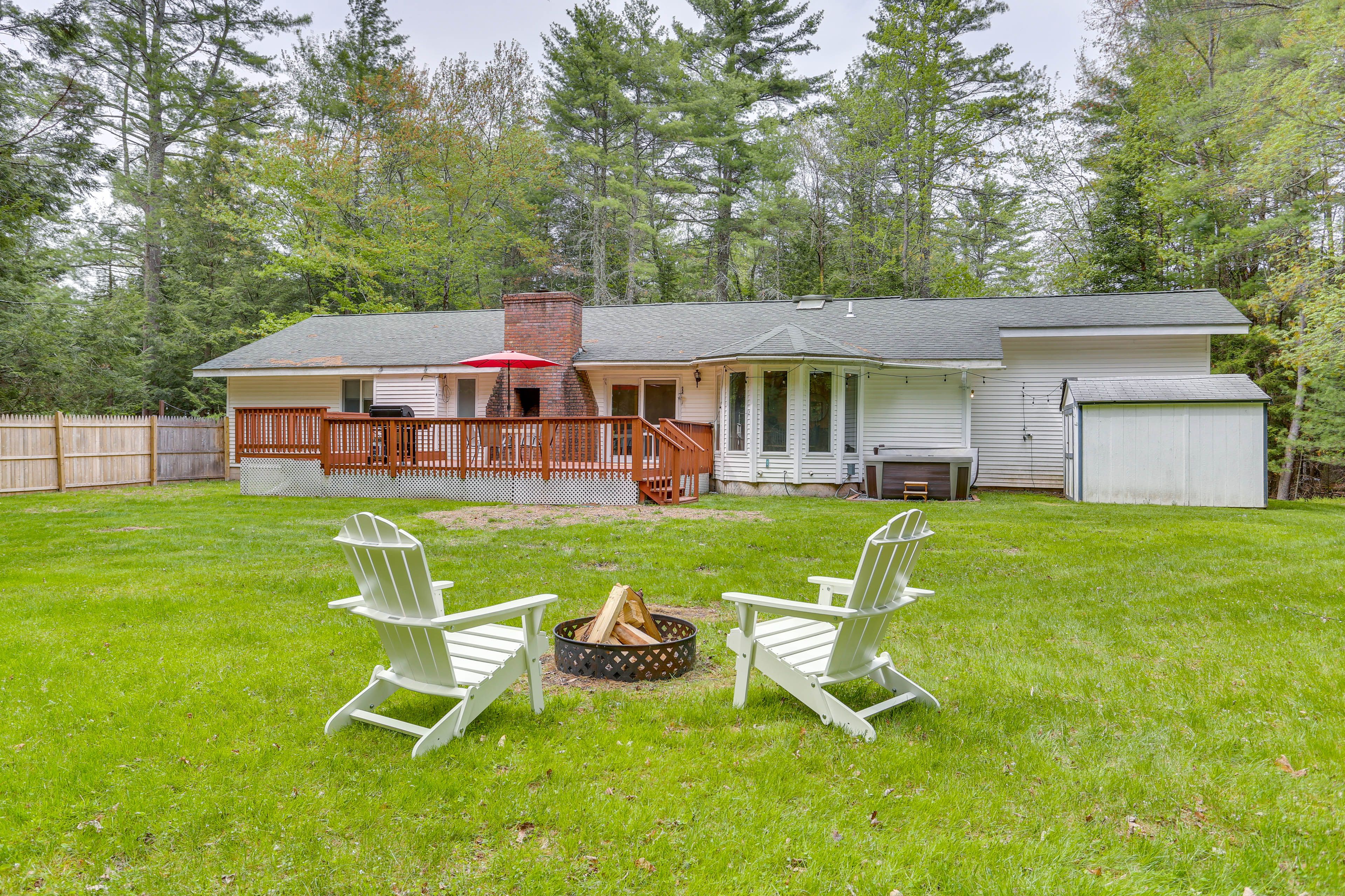 Backyard | Private Hot Tub | Fire Pit