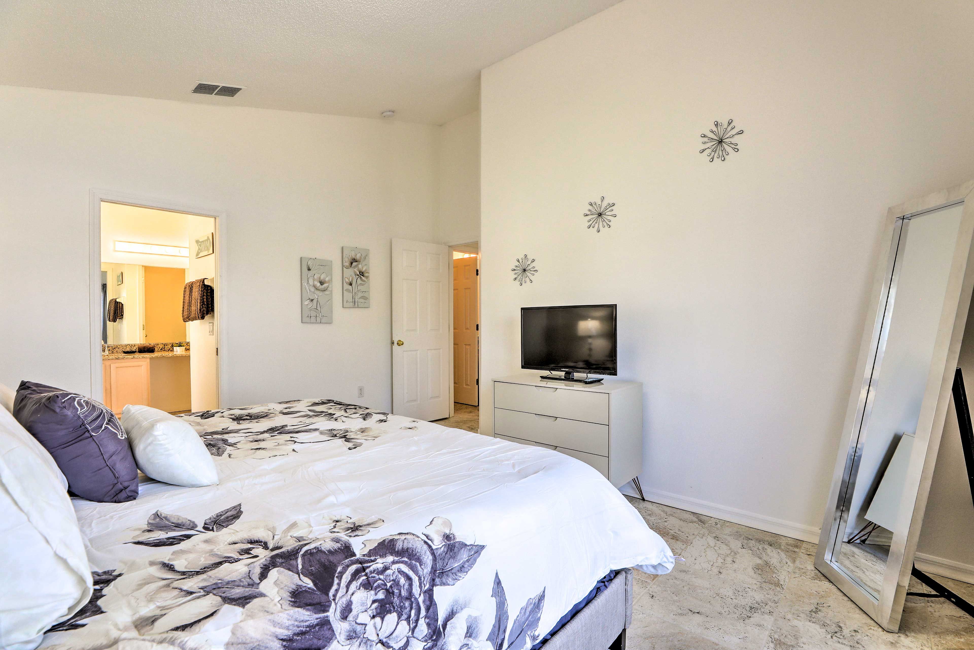 Bedroom 1 | Linens Provided