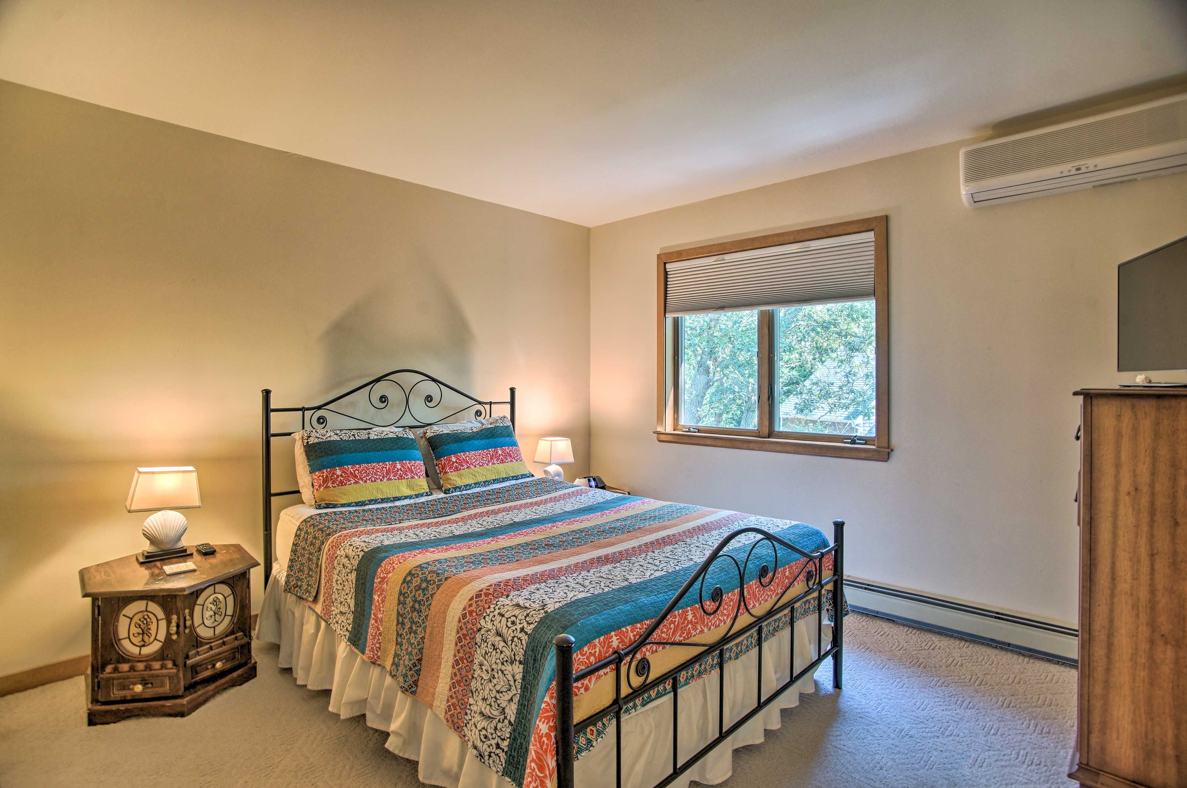Bedroom 2 | Queen Bed | 2nd Floor