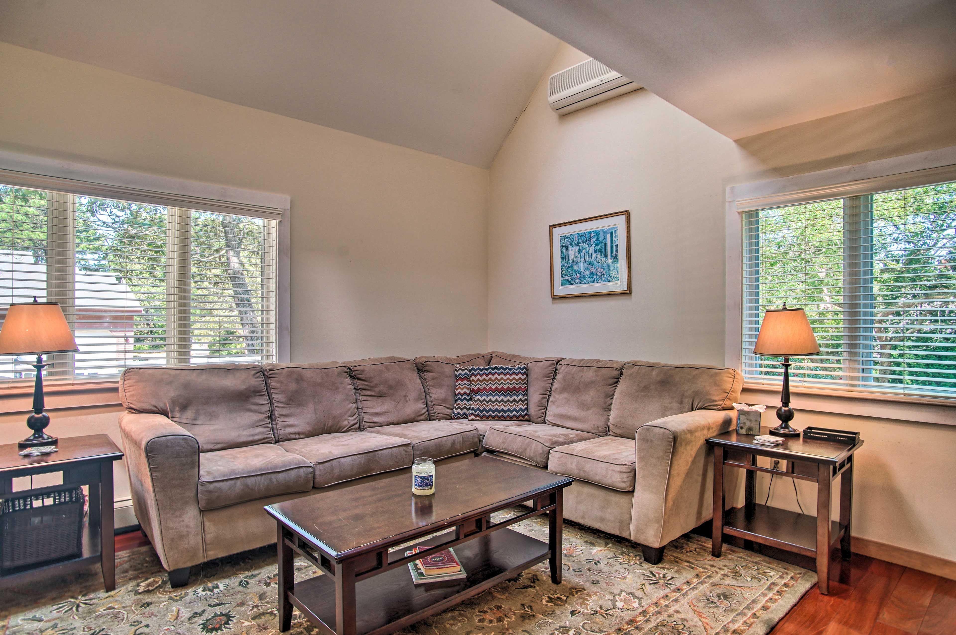 Living Room | Smart TV | Free WiFi