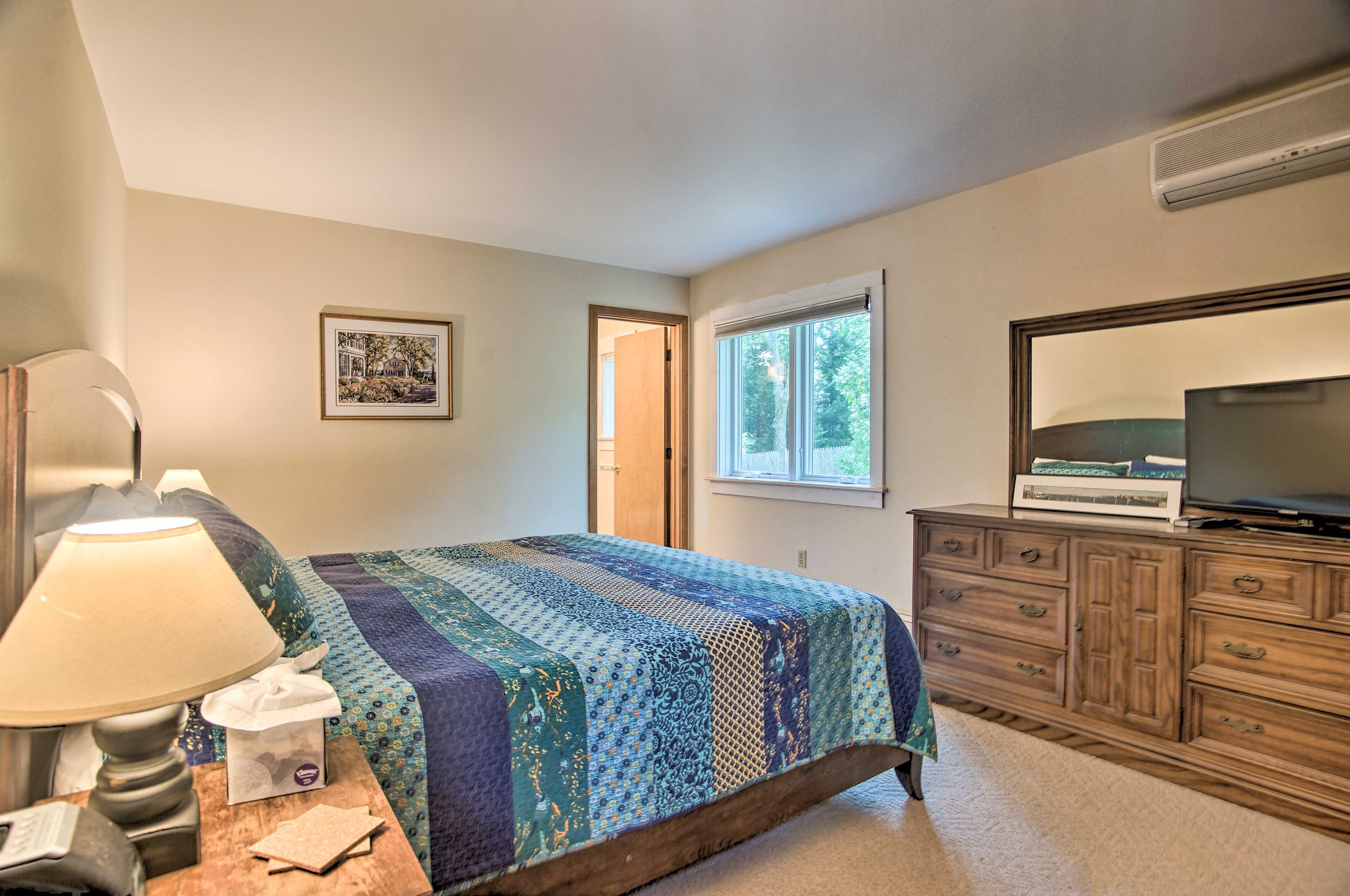Bedroom 1 | Smart TV