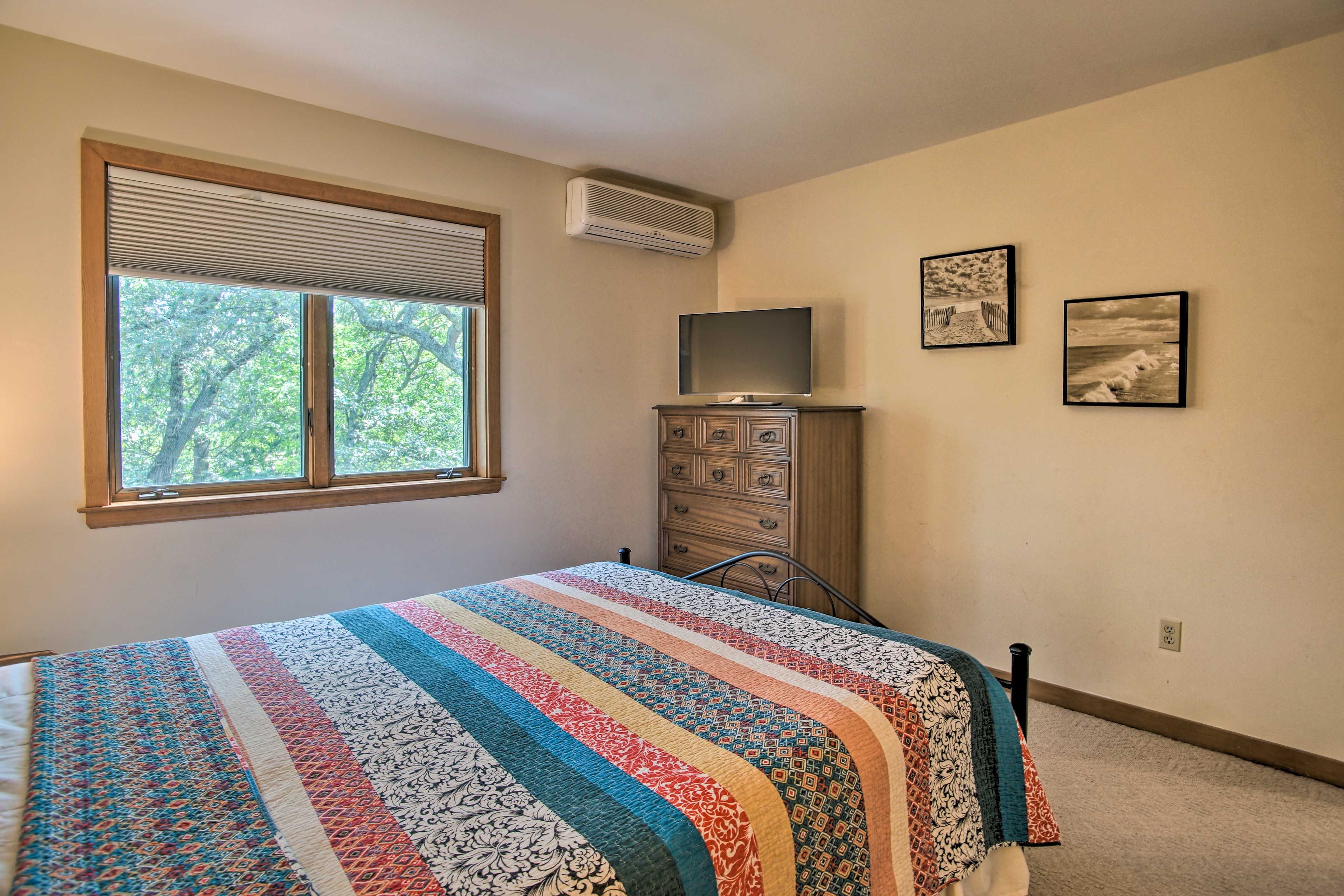 Bedroom 2 | Smart TV