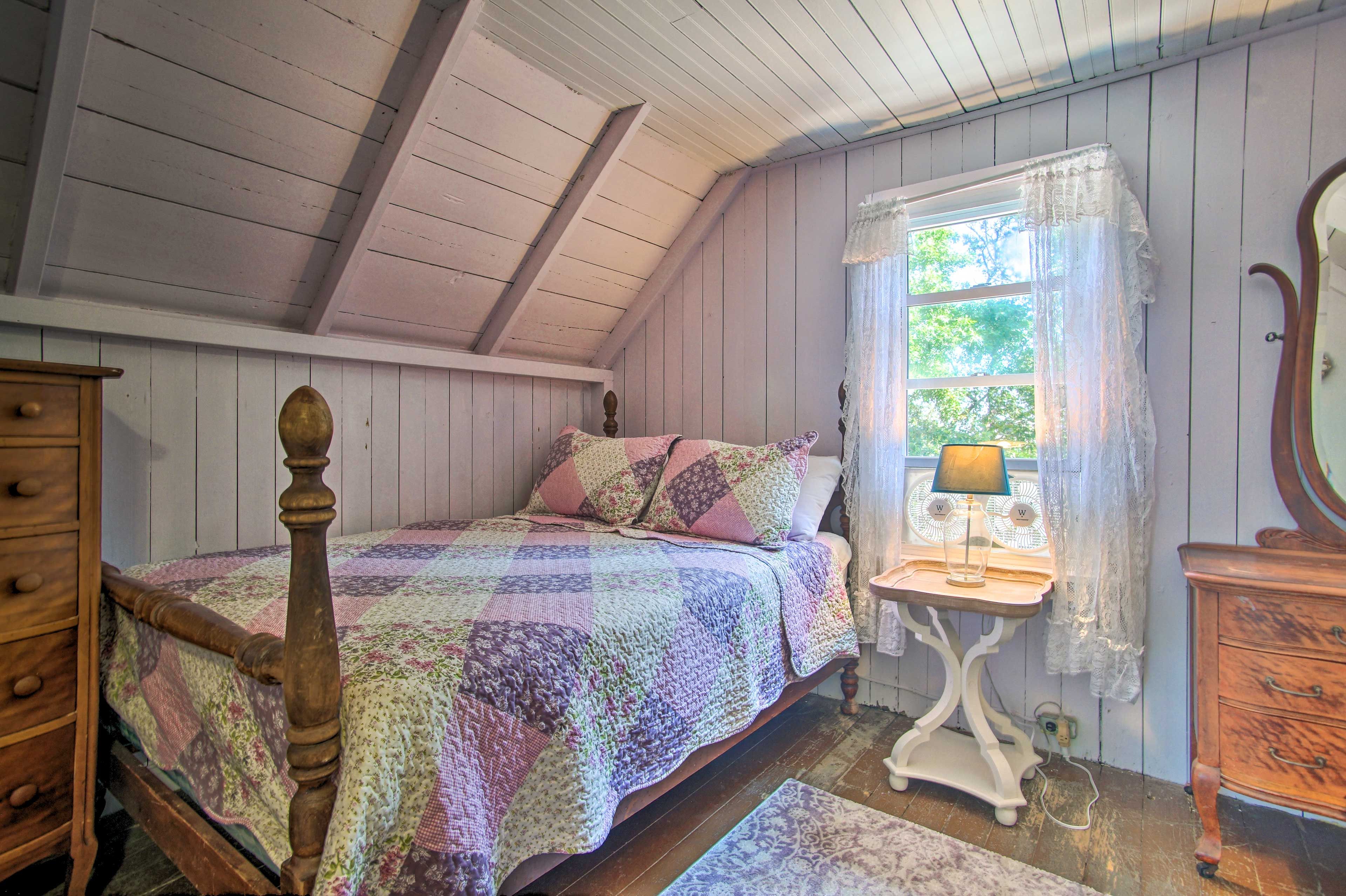 Bedroom 2 | Full Bed | 2nd Floor