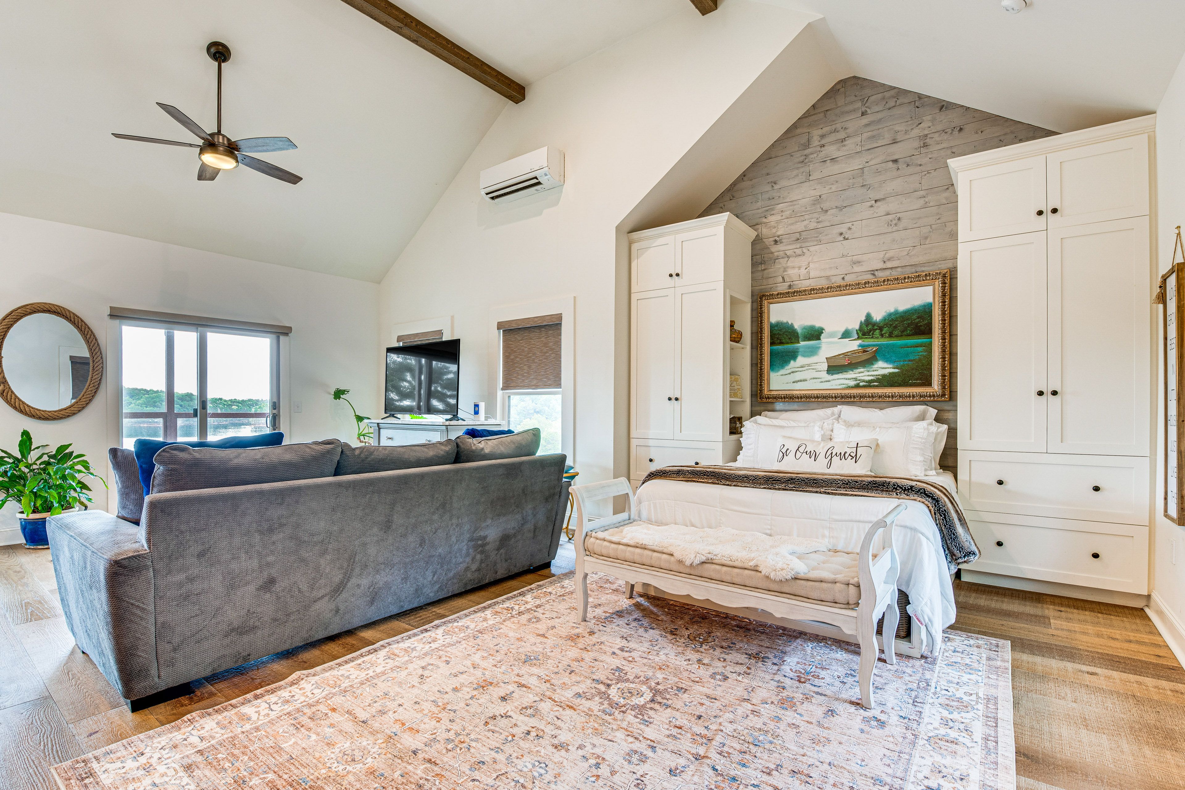 Studio | Queen Bed | Linens Provided