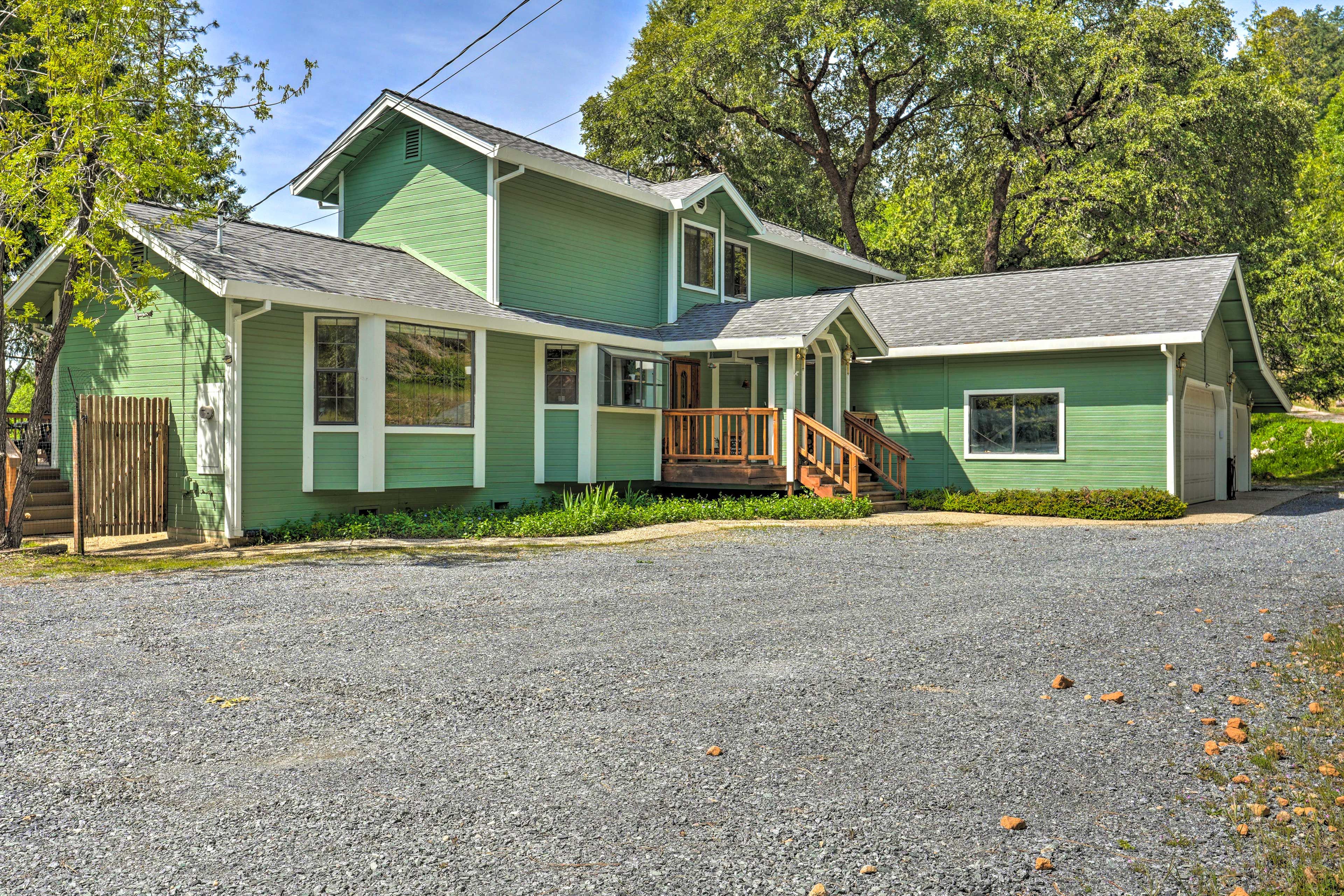 Home Exterior | Driveway Parking (4 Vehicles) | Garage Parking (2 Vehicles)