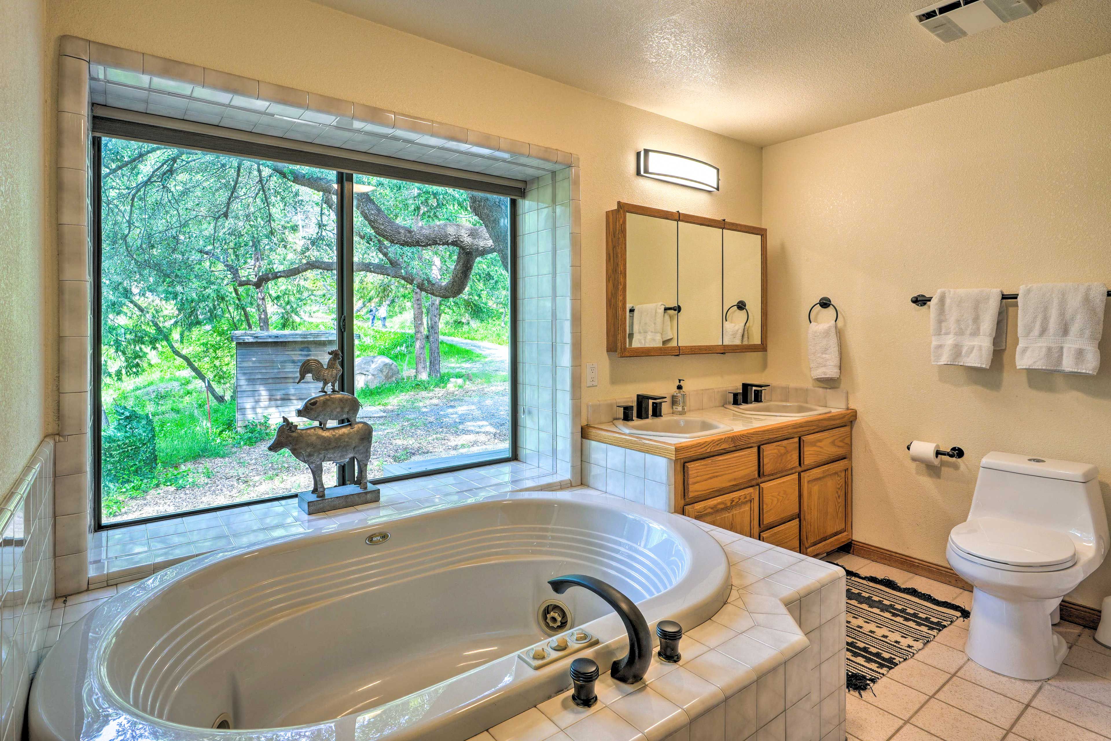En-Suite Bathroom | Soaking Tub