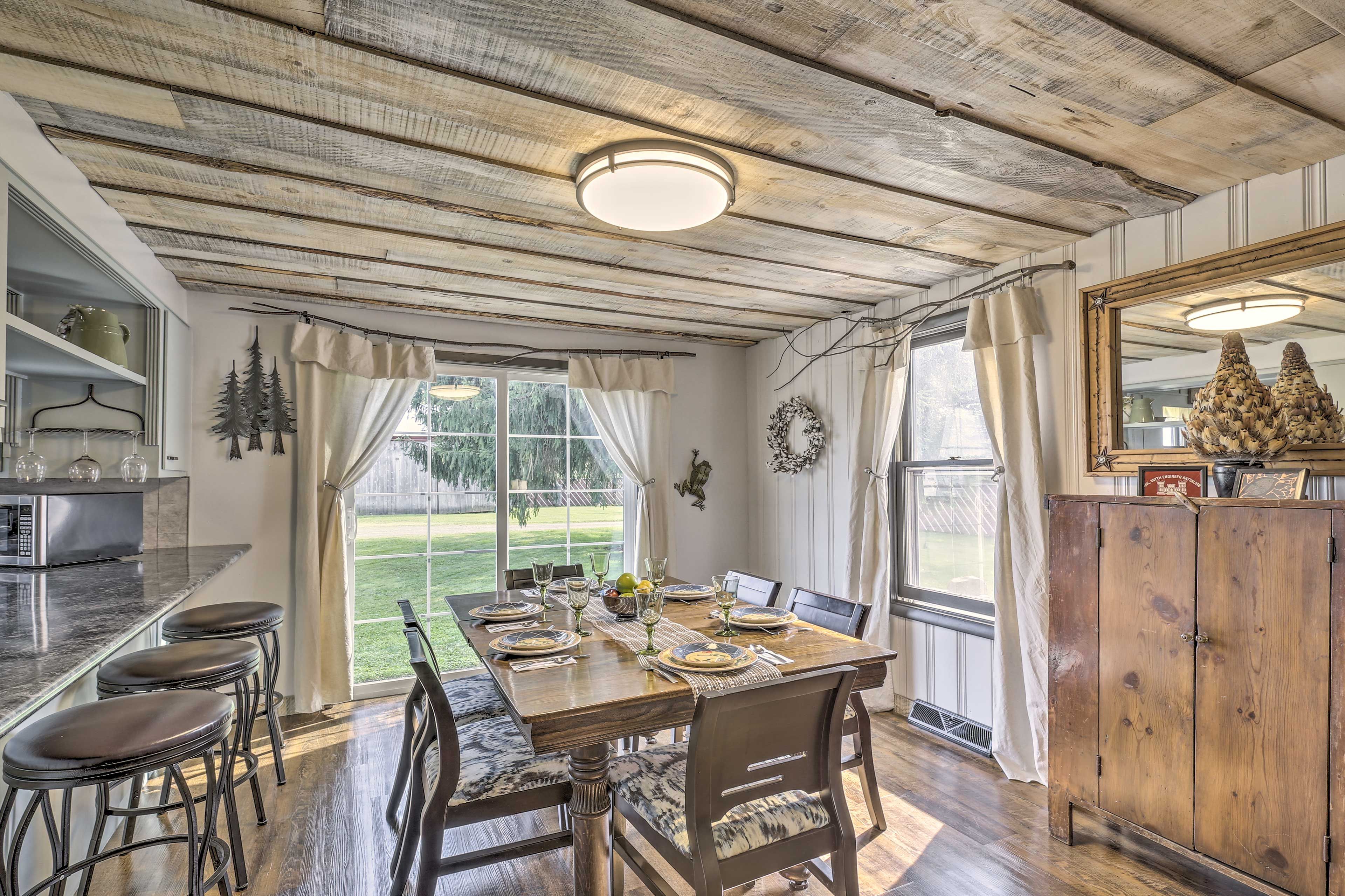 Dining Area | Dishware Provided