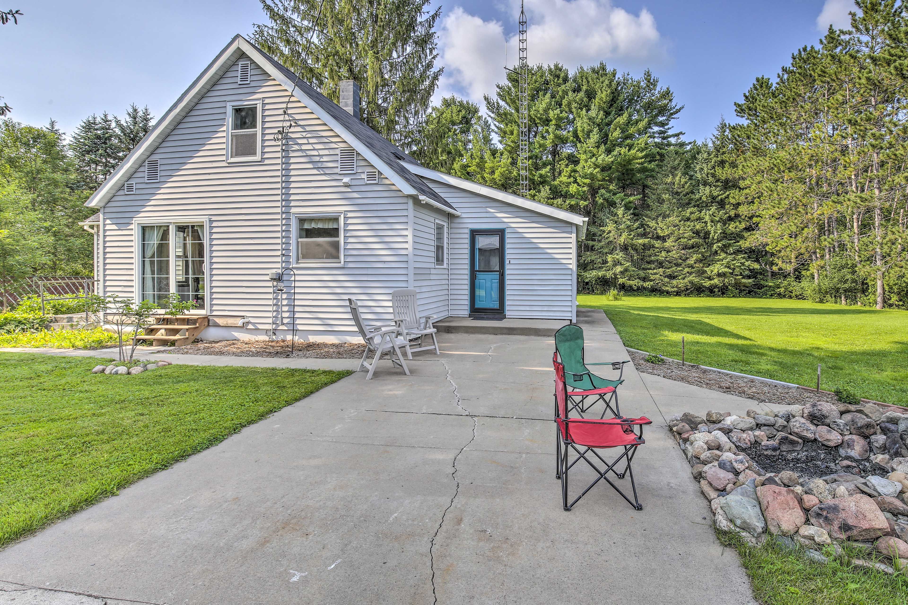 Parking | Driveway | Trailer Parking Available