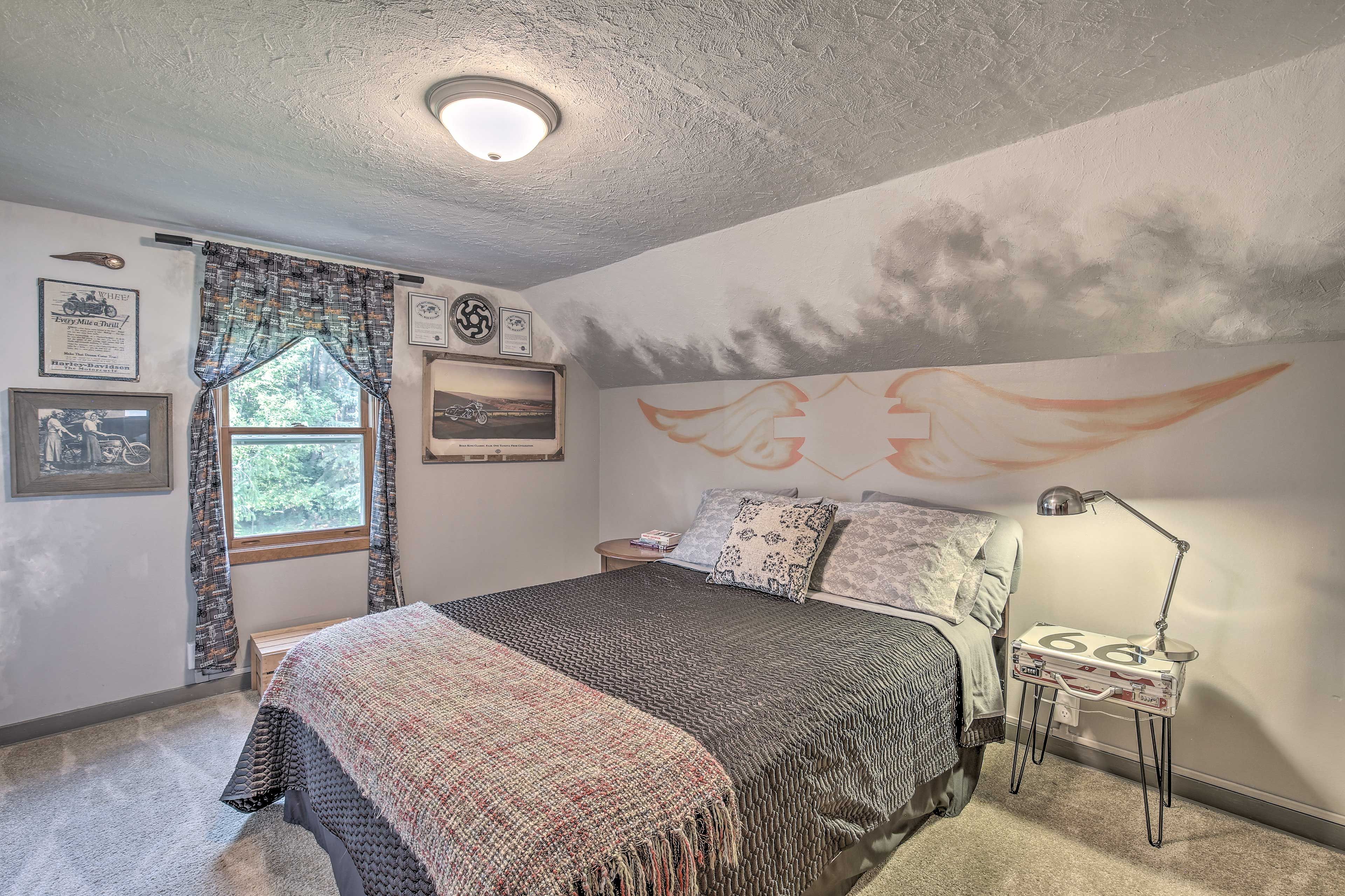 Bedroom 2 | Queen Bed | Upper Level