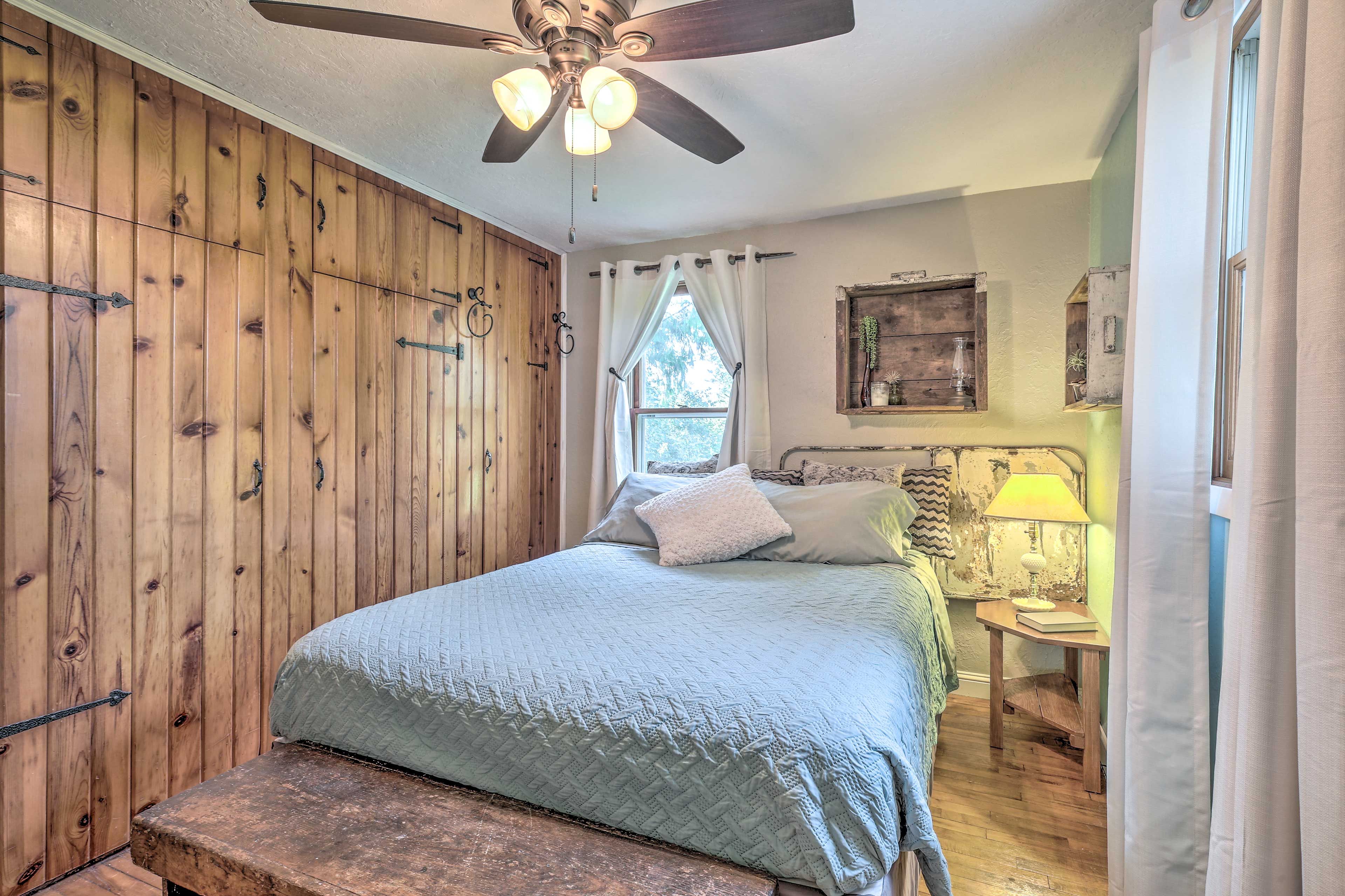 Bedroom 1 | Queen Bed | Main Level