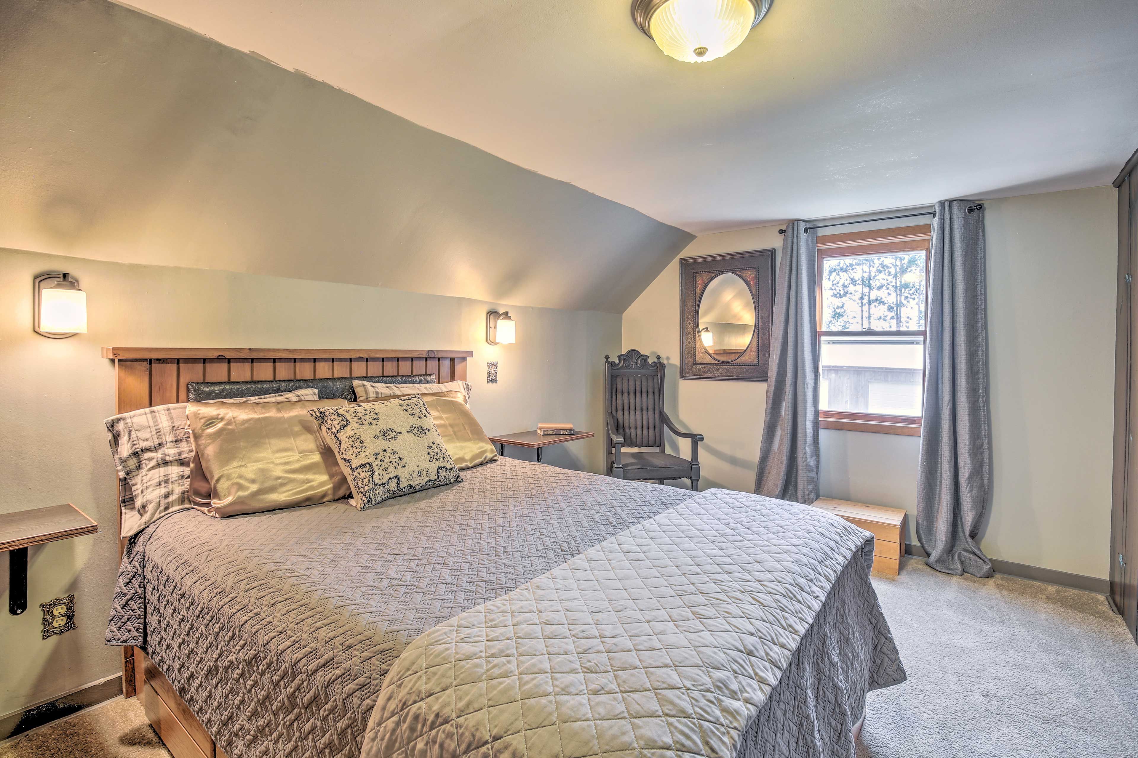 Bedroom 3 | Queen Bed | Upper Level