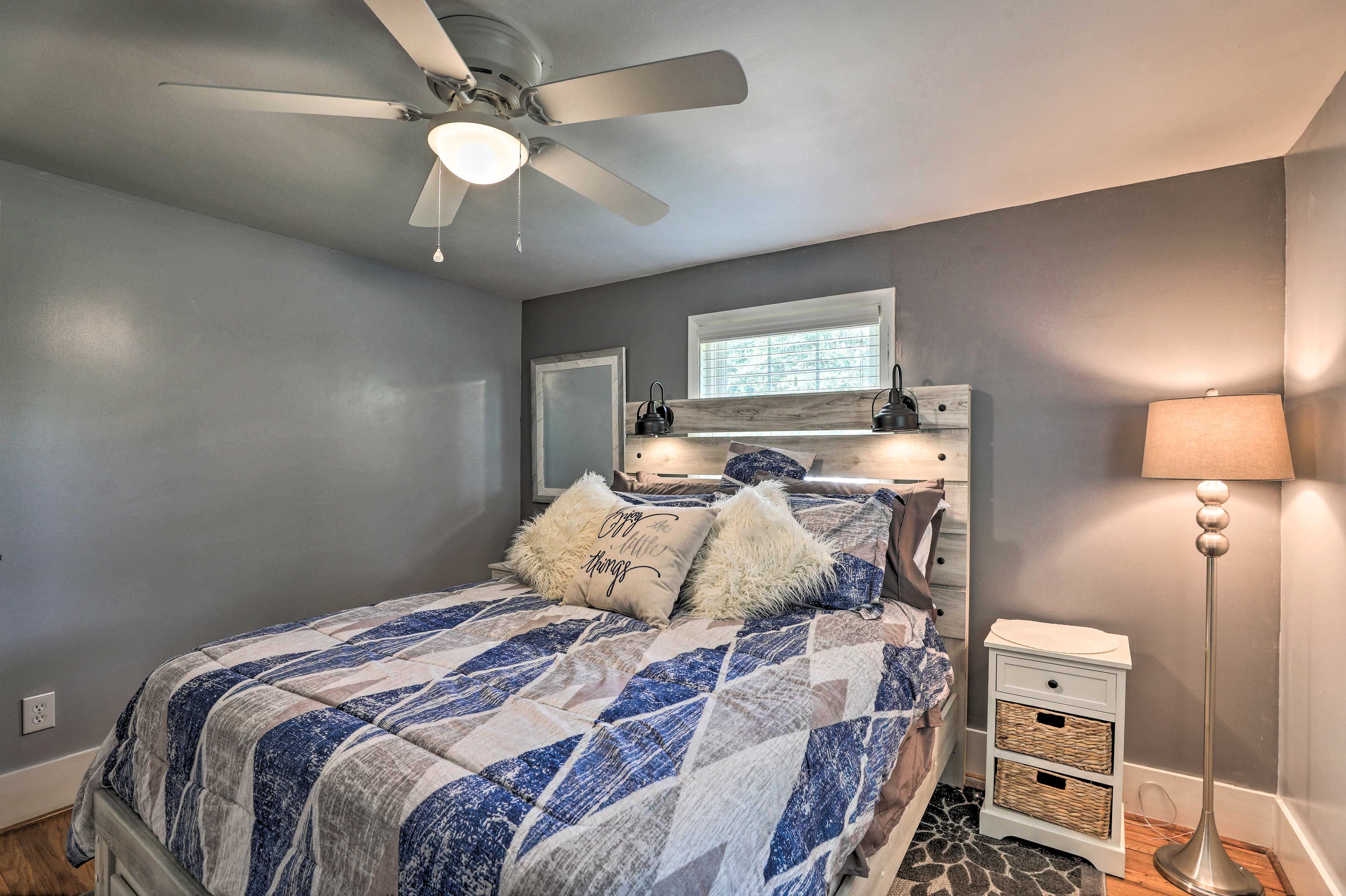 Bedroom 2 | Queen Bed