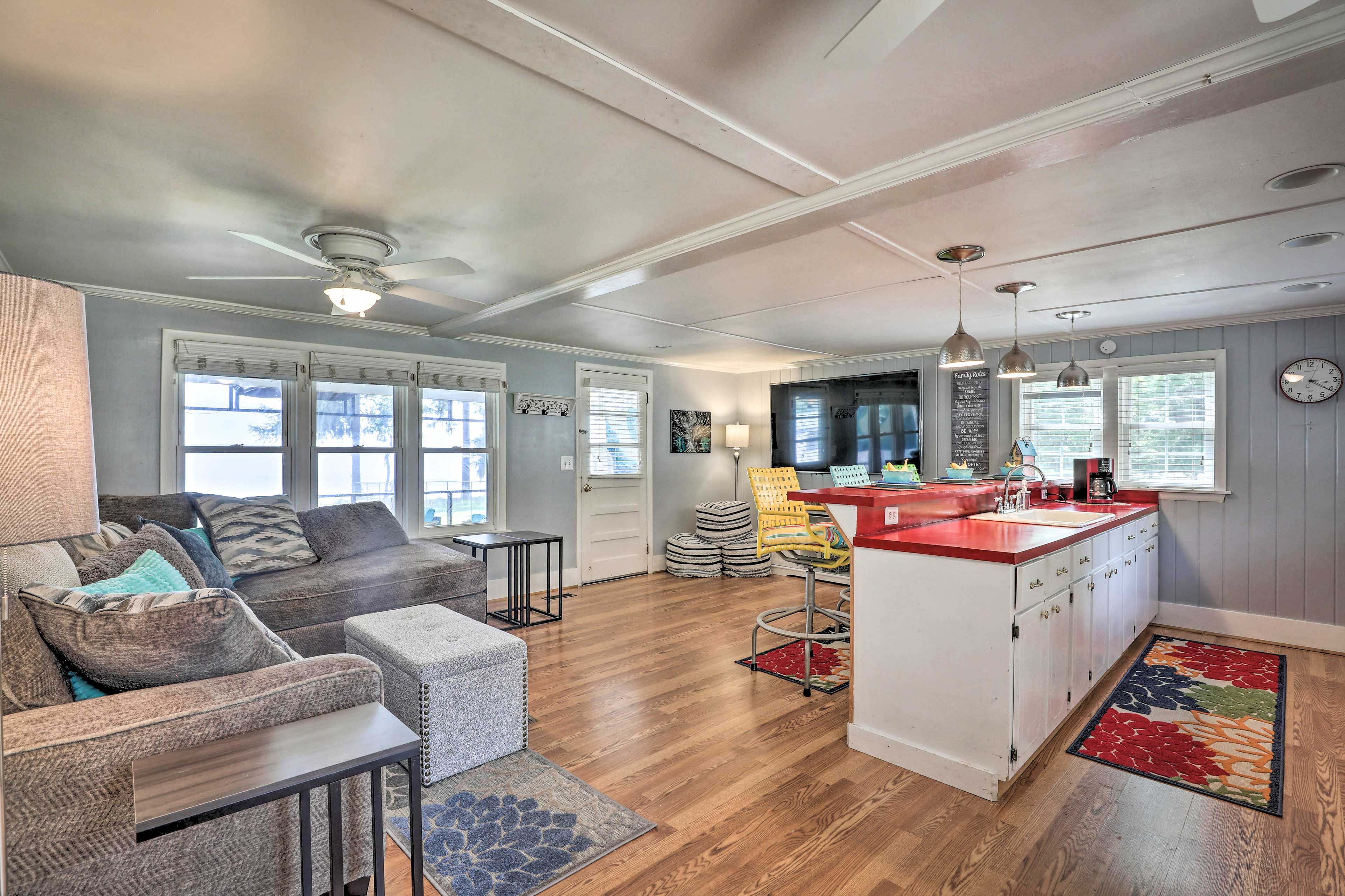 Living Room | Central Air Conditioning/Heat