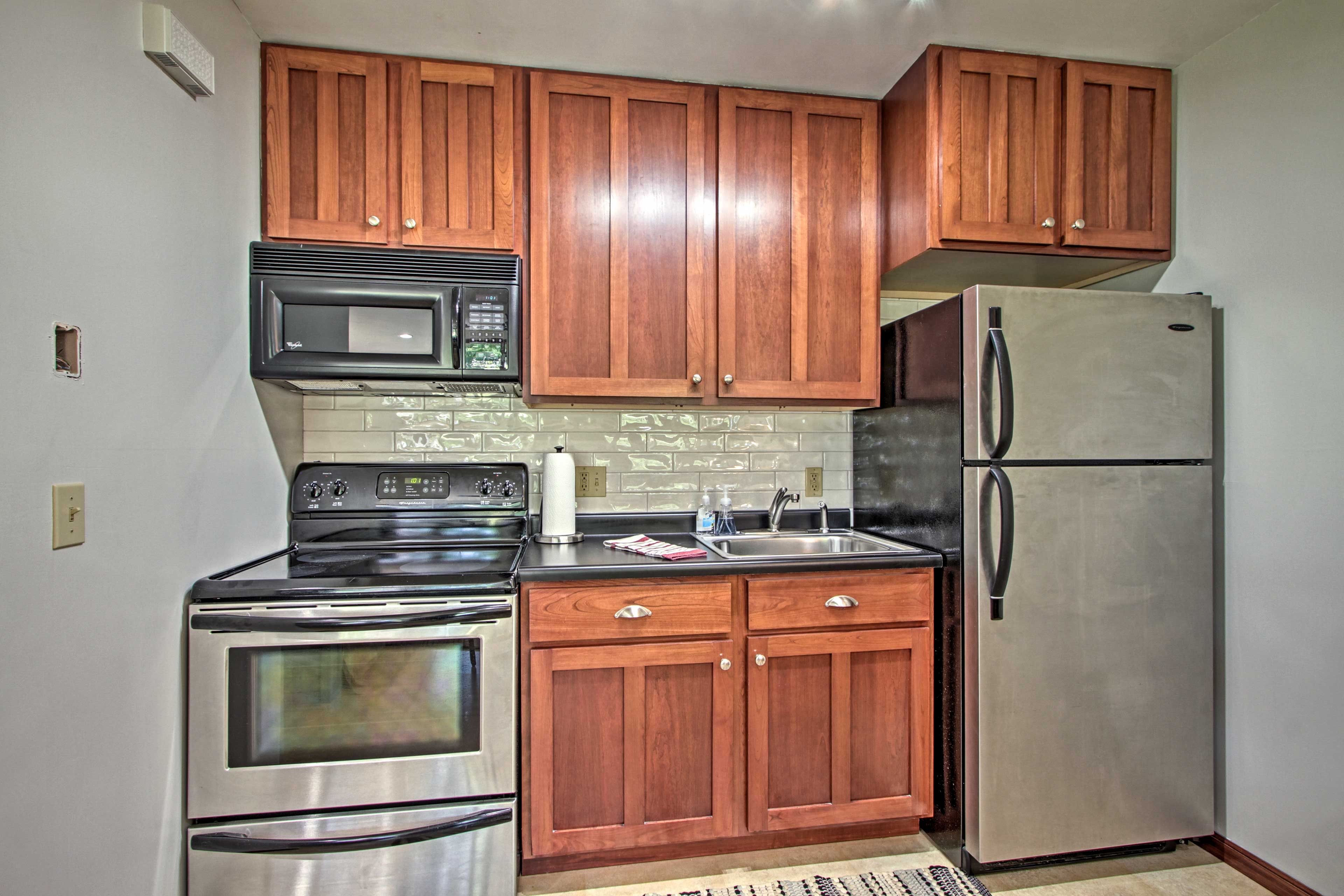 Kitchen | Coffee Maker (Complimentary Coffee & Creamer Provided)