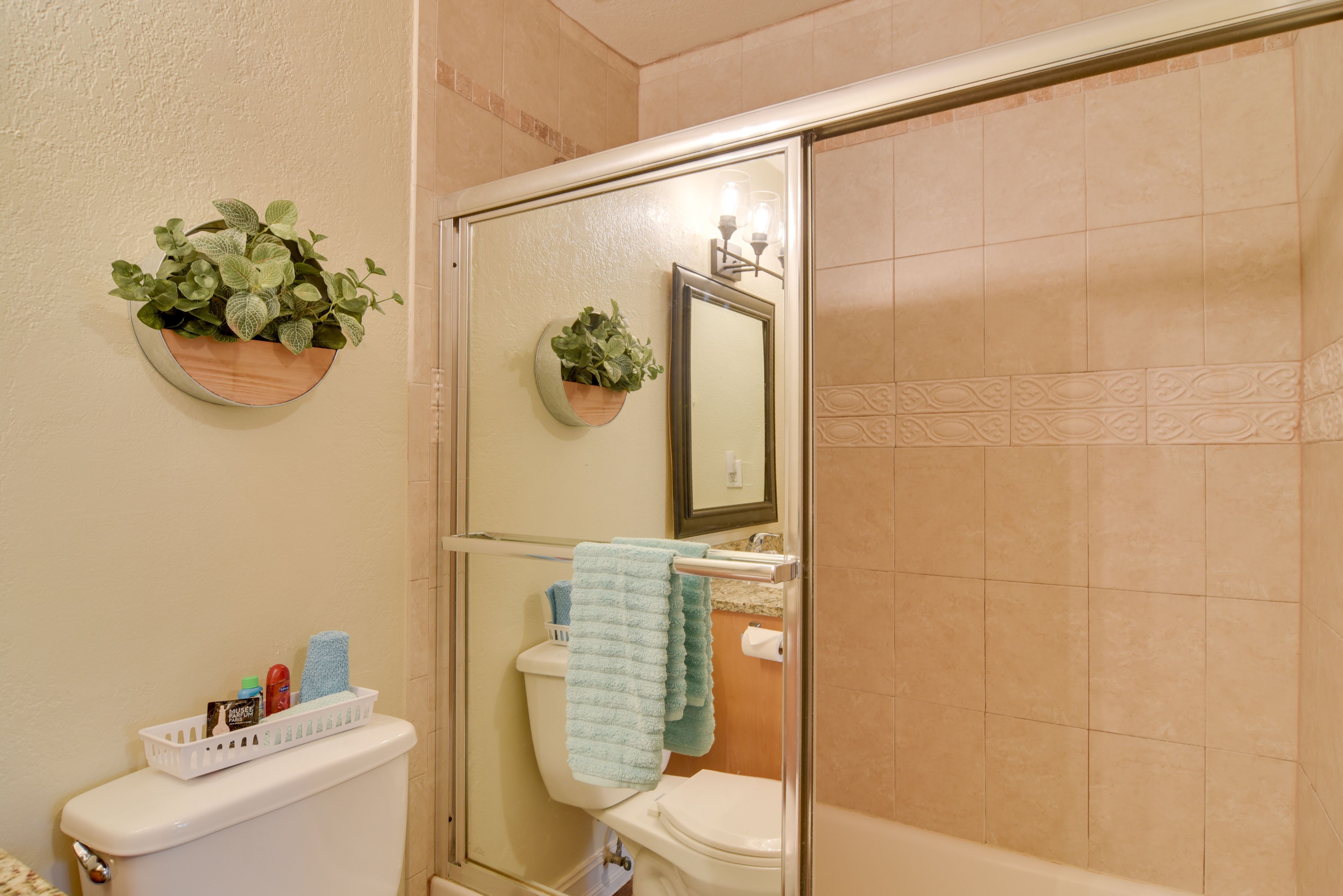 En-Suite Bathroom | Linens & Towels Provided