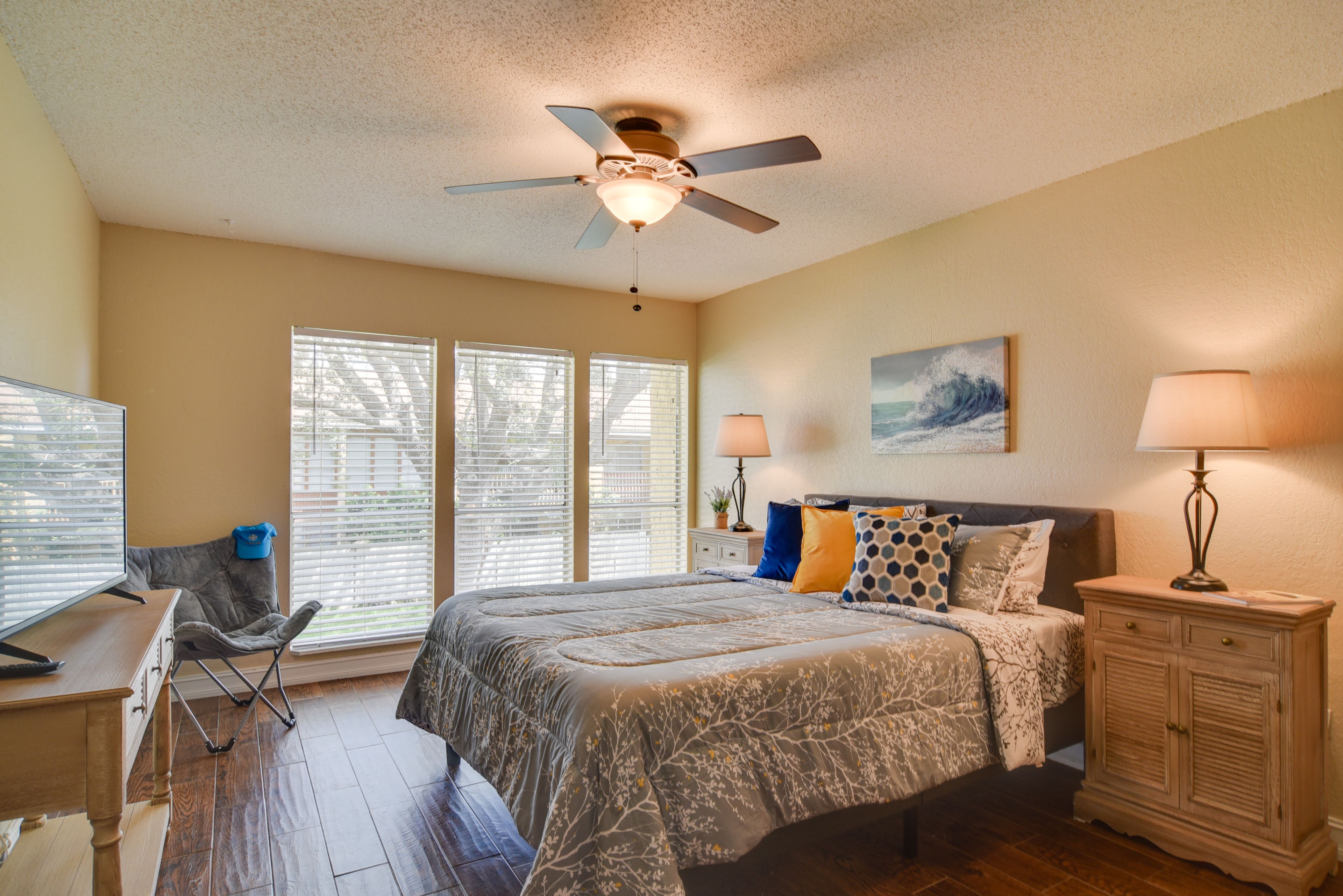 Bedroom 1 | Queen Bed