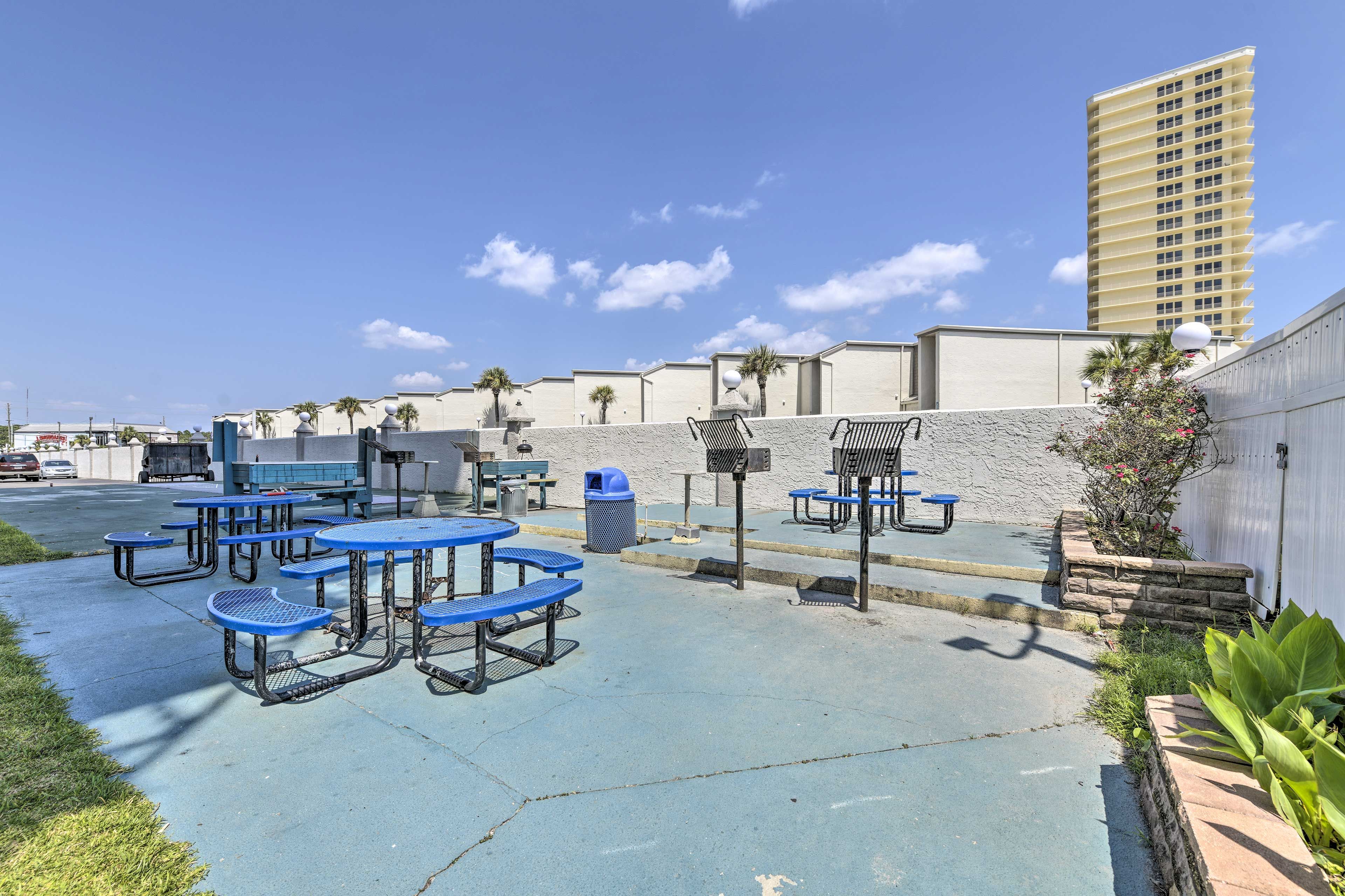 Community Amenities | Grill/Picnic Area