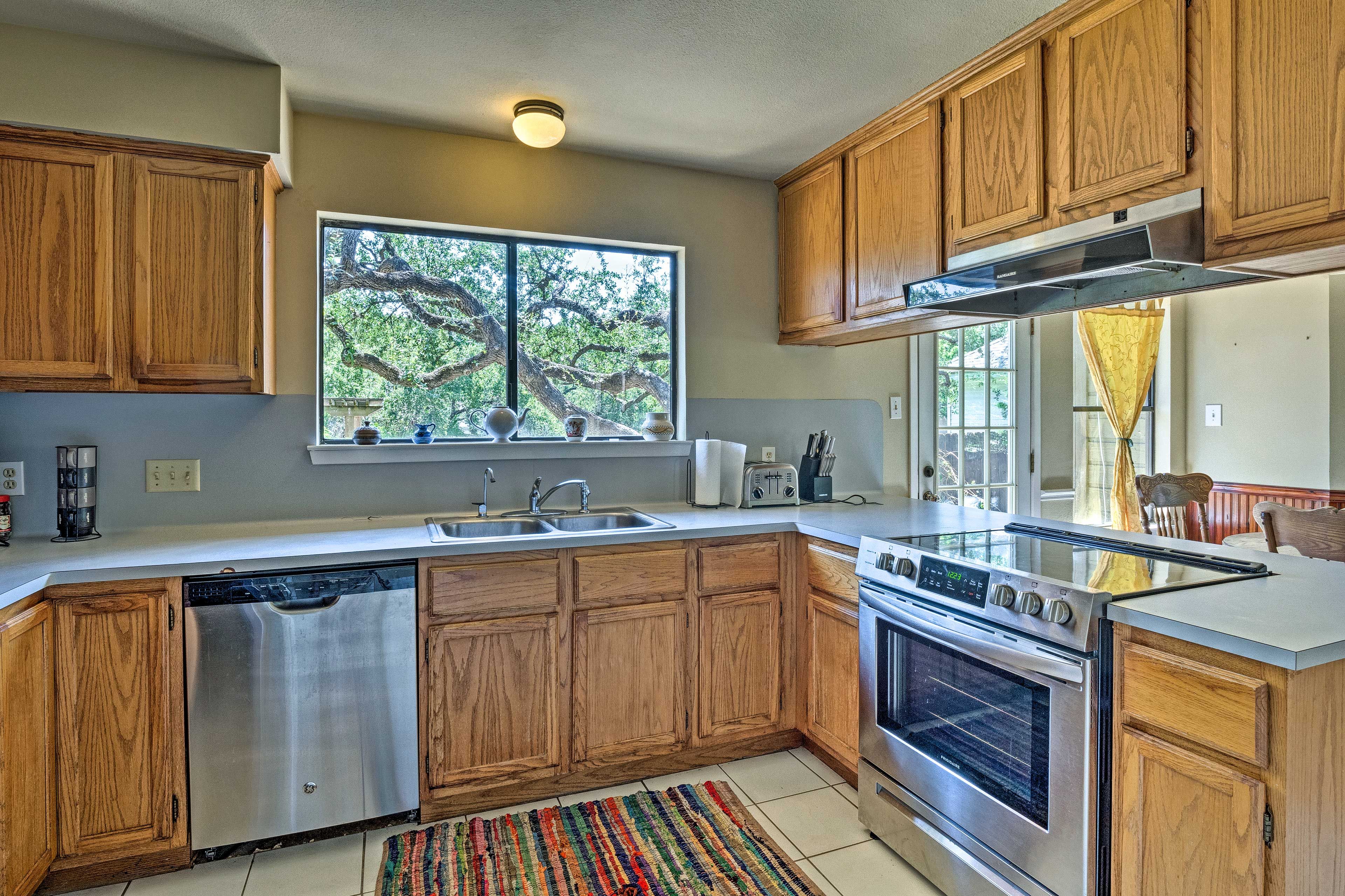 Fully Equipped Kitchen | Drip Coffee Maker | Microwave