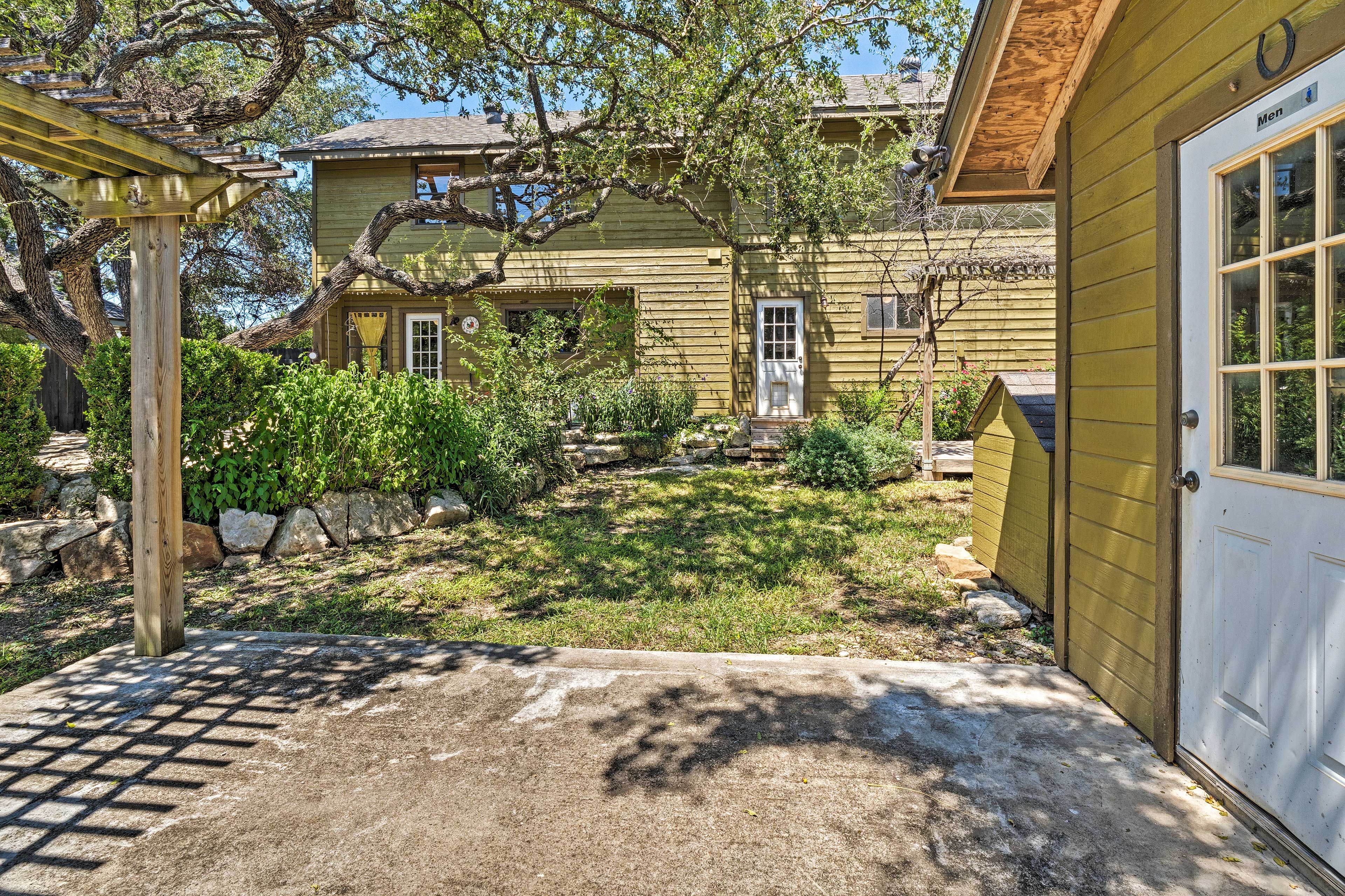 Suitable for Children | Half Mi to Lake Travis | 2 Amenity Access Cards Provided