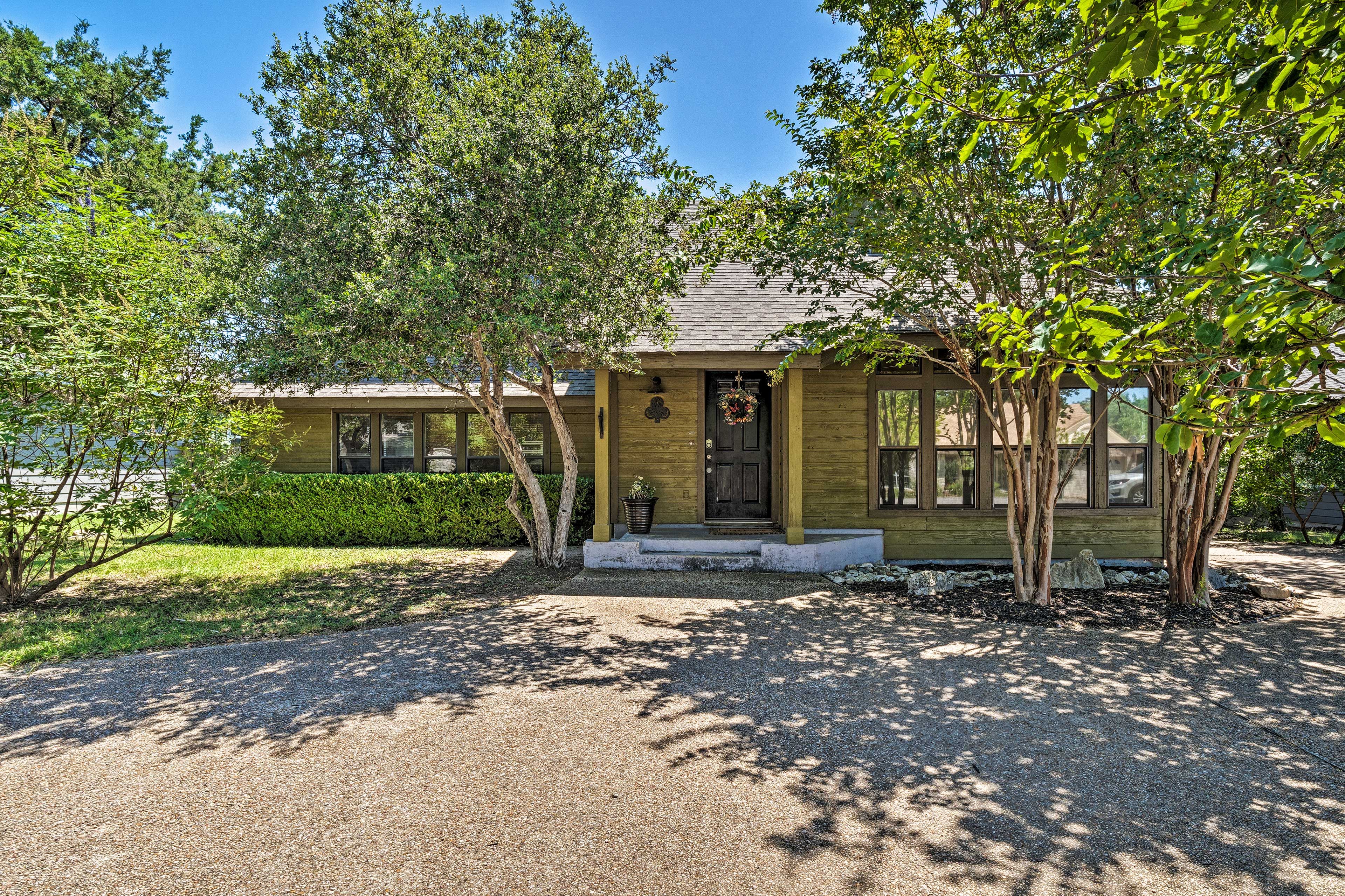 Lago Vista Vacation Rental | 4BR | 3BA | 2,060 Sq Ft | 2 Steps Required to Enter