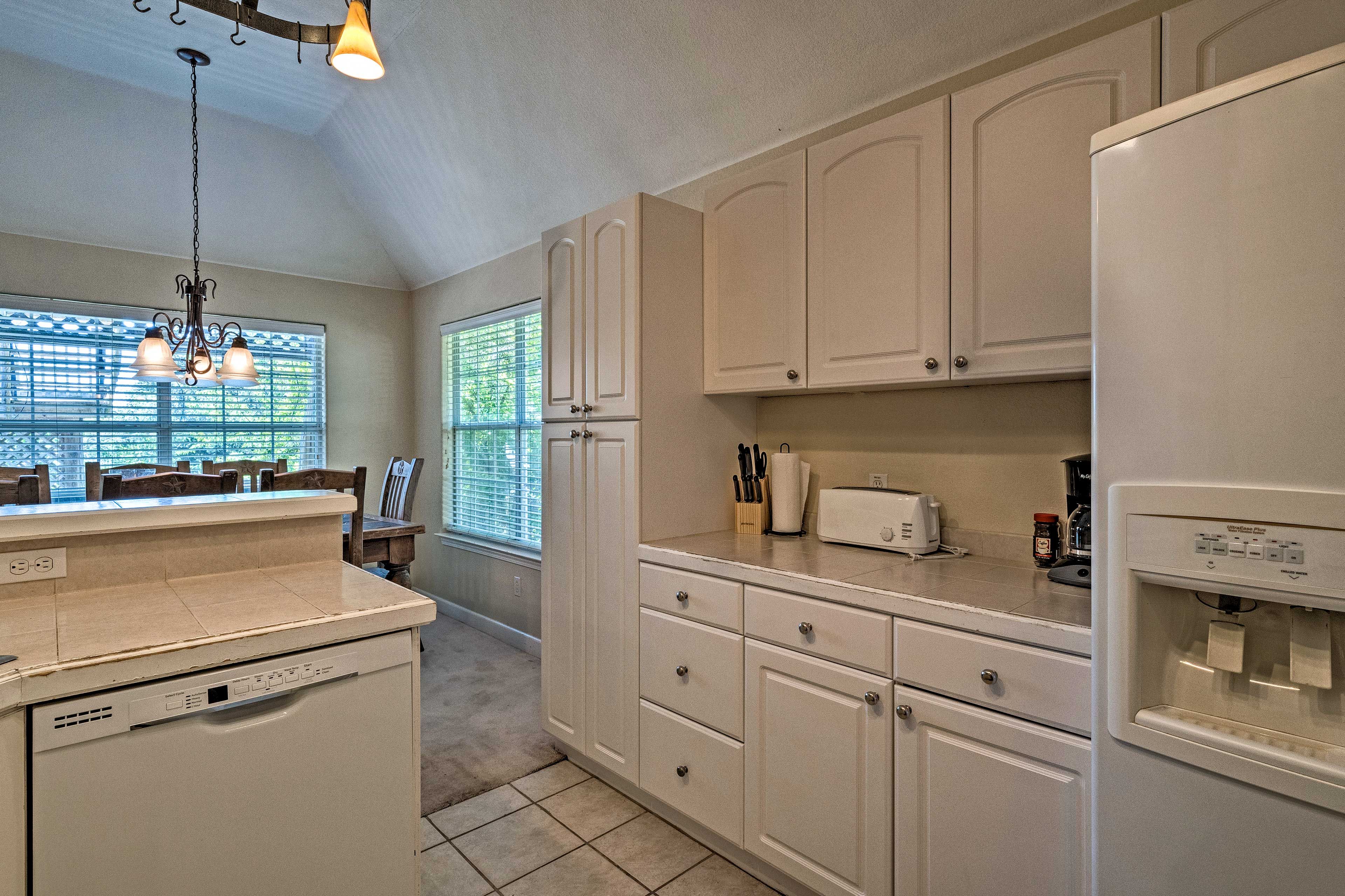 Fully Equipped Kitchen | Microwave