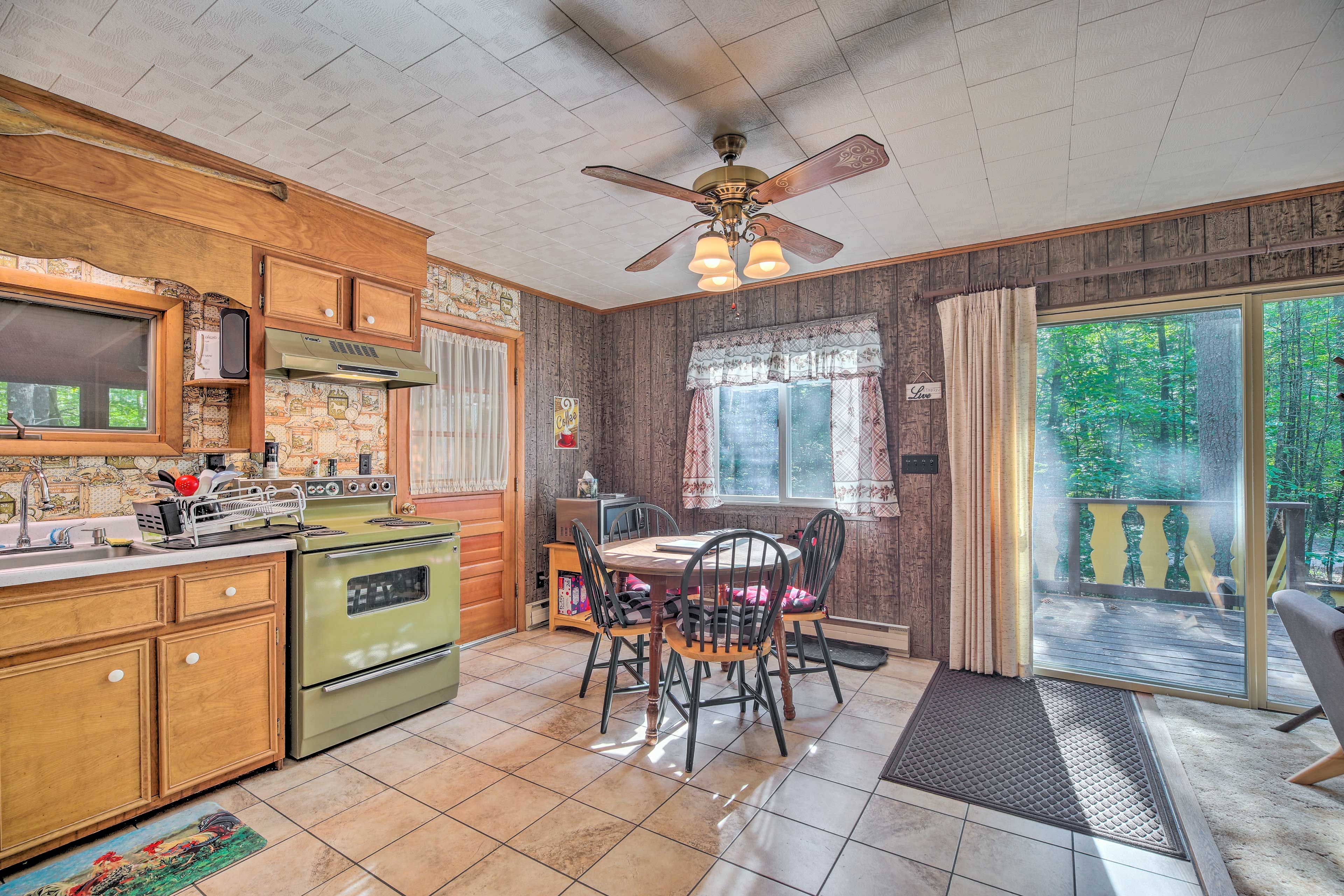 Dining Area | Kitchen