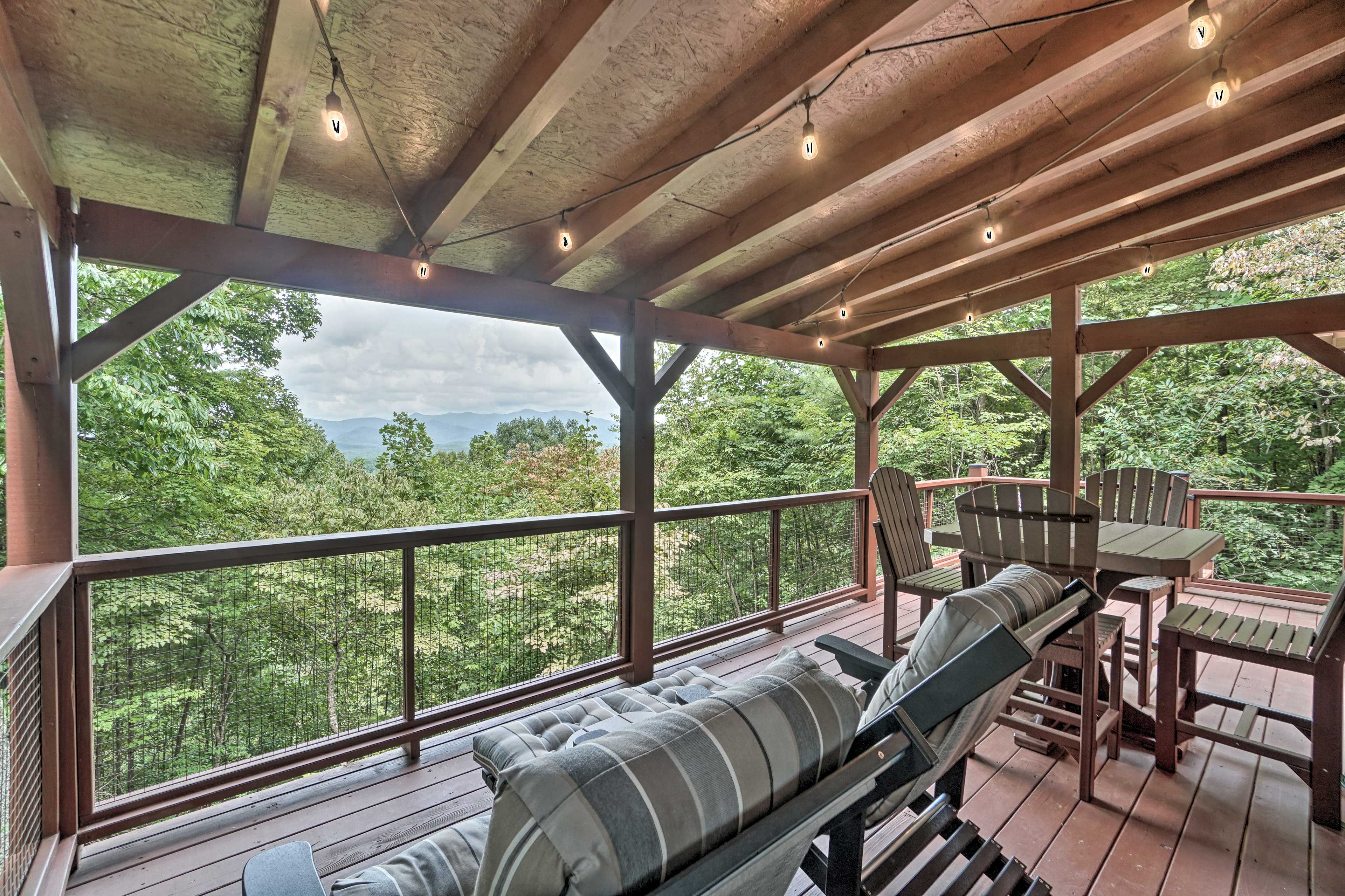 Blairsville Vacation Rental | 2BR | 2BA | 1,008 Sq Ft | 1 Exterior Step Required