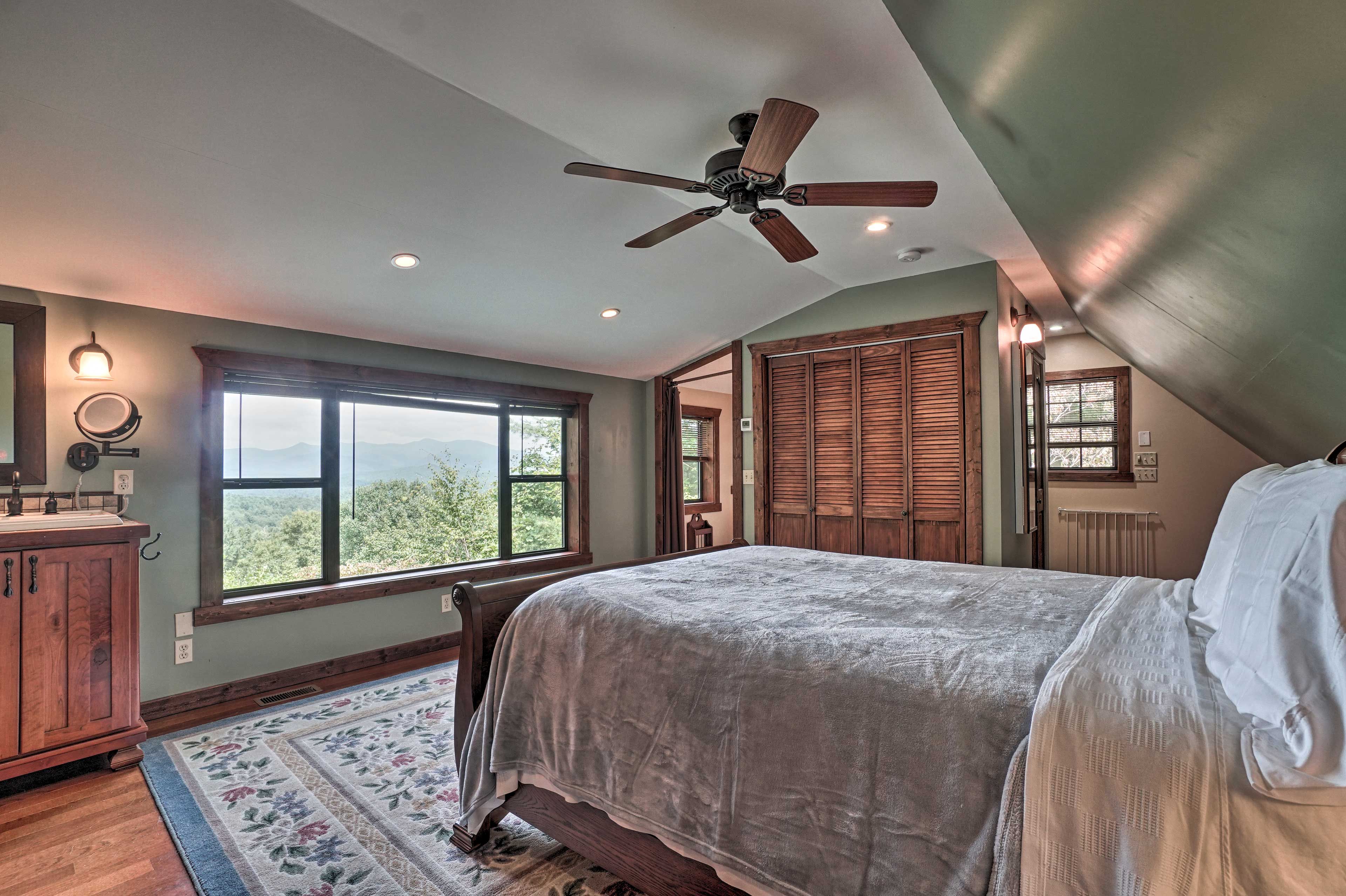 Bedroom 1 | Queen Bed | 2nd Floor