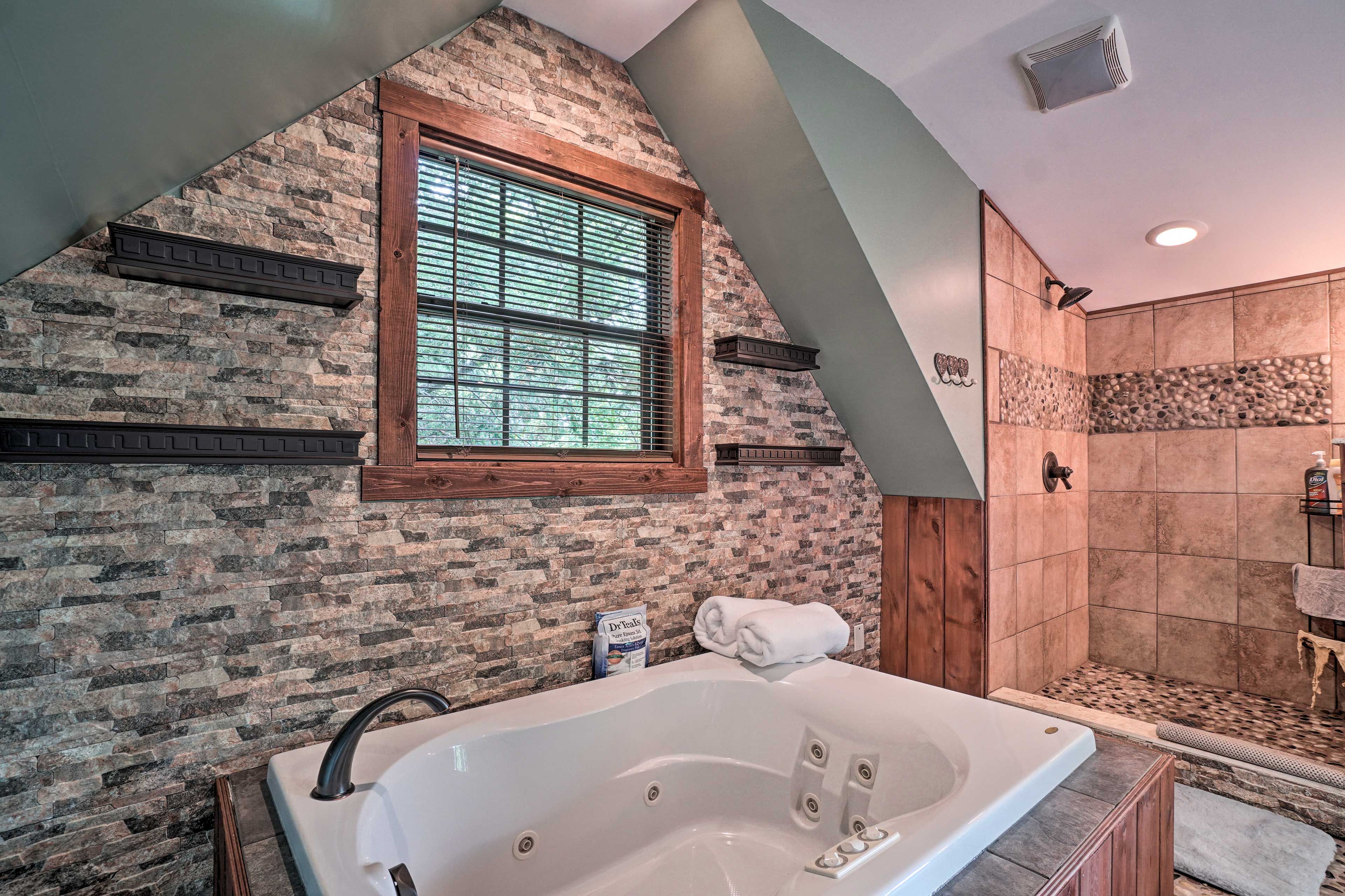 En-Suite Bathroom | Jetted Tub