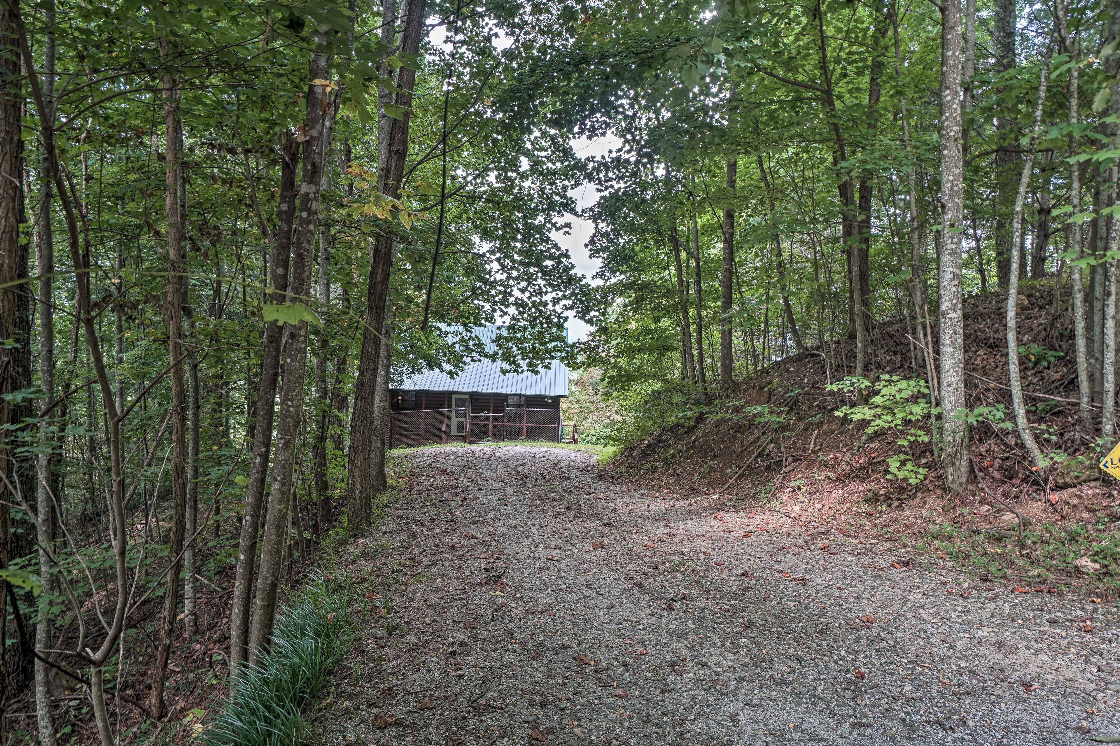 Parking | Gravel Driveway (3 Vehicles)