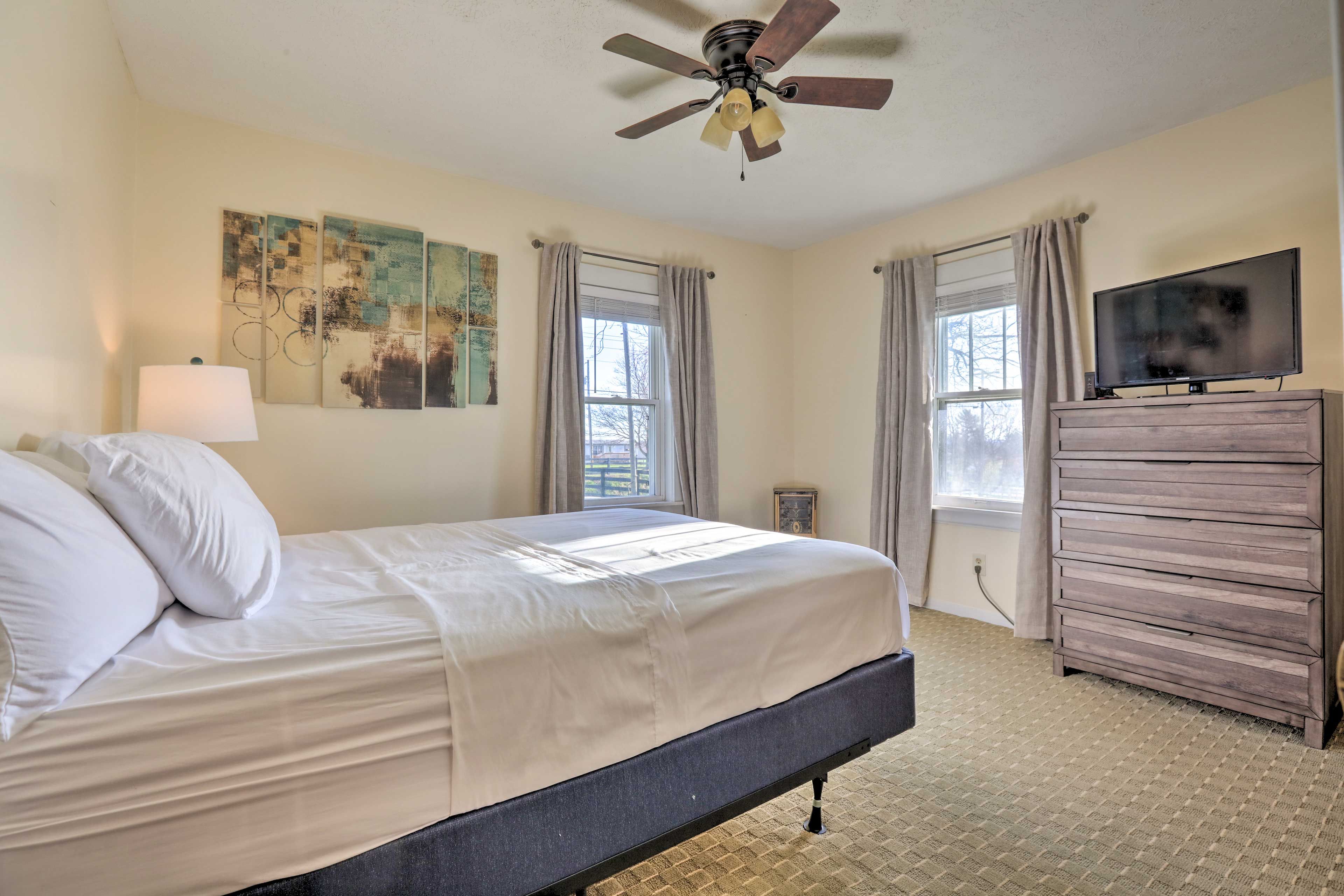 Bedroom 1 | Queen Bed
