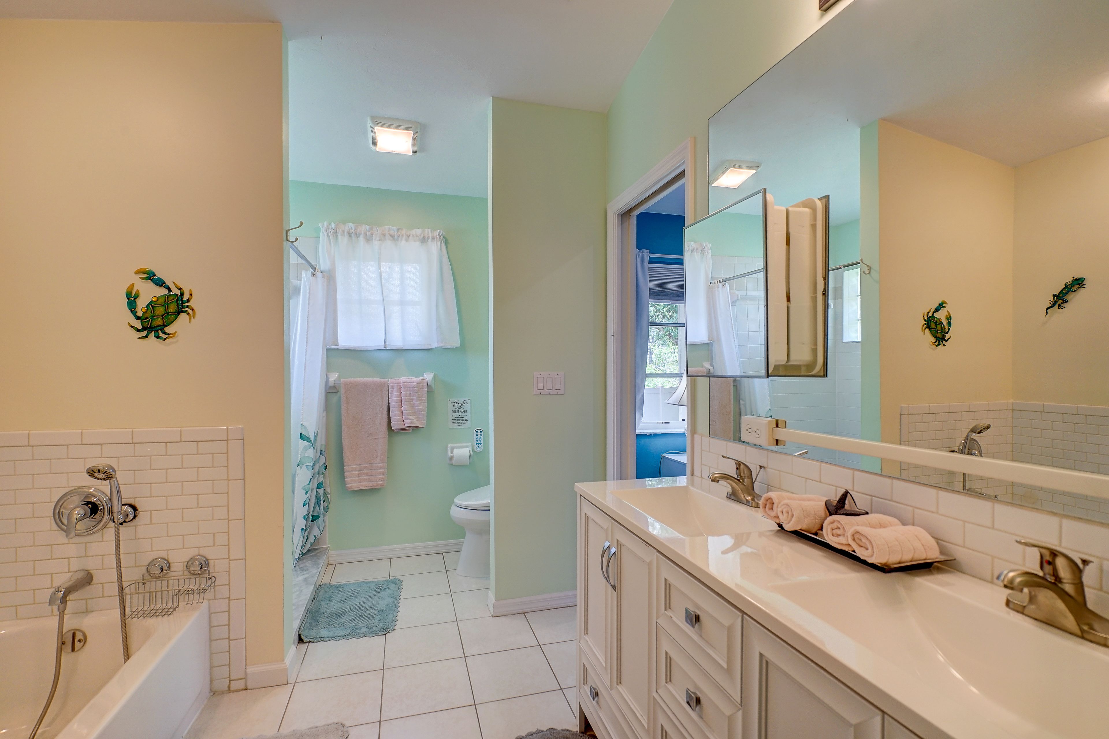 Full Bathroom | Towels Available | Complimentary Toiletries