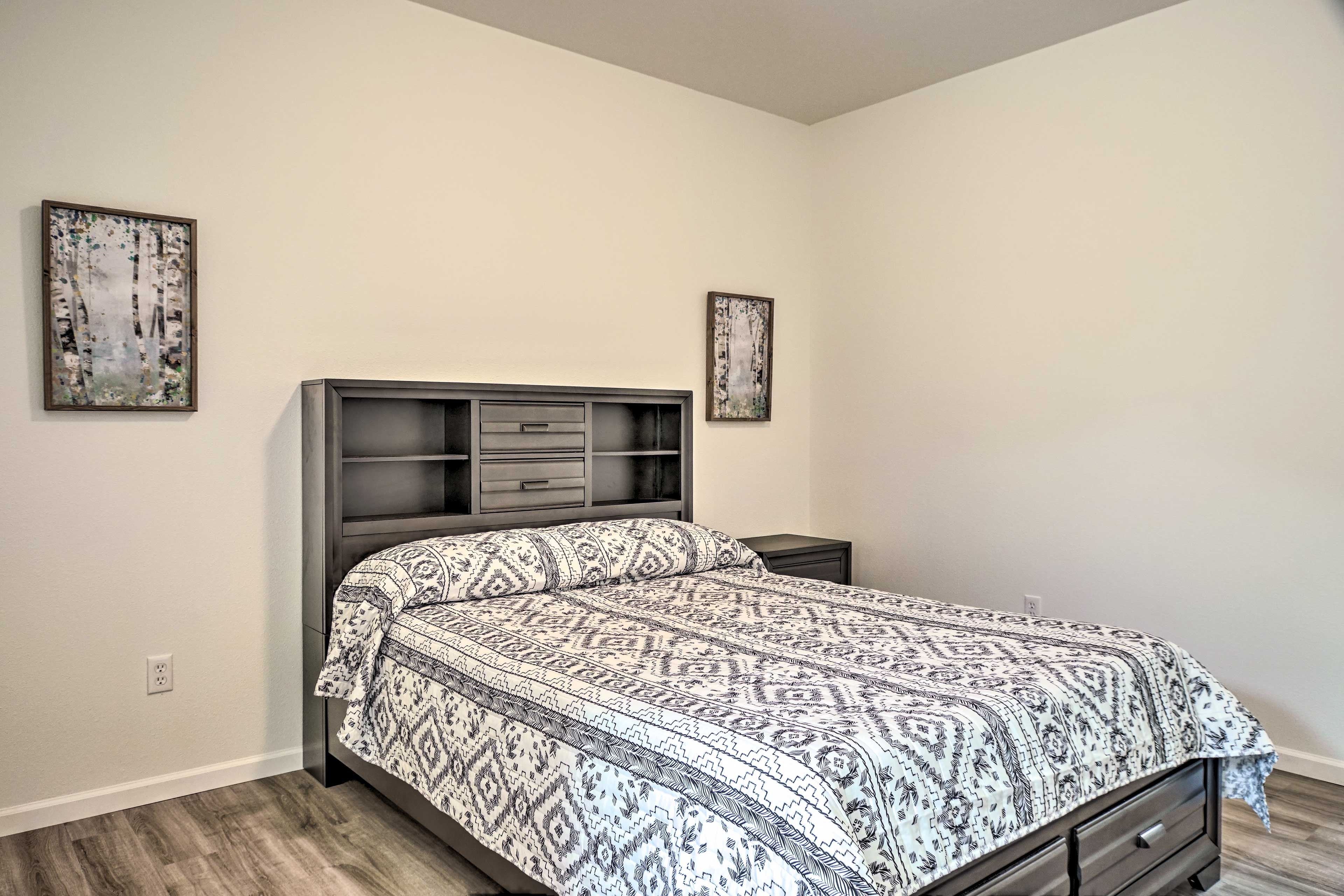 Bedroom 3 | Queen Bed | 1st Level