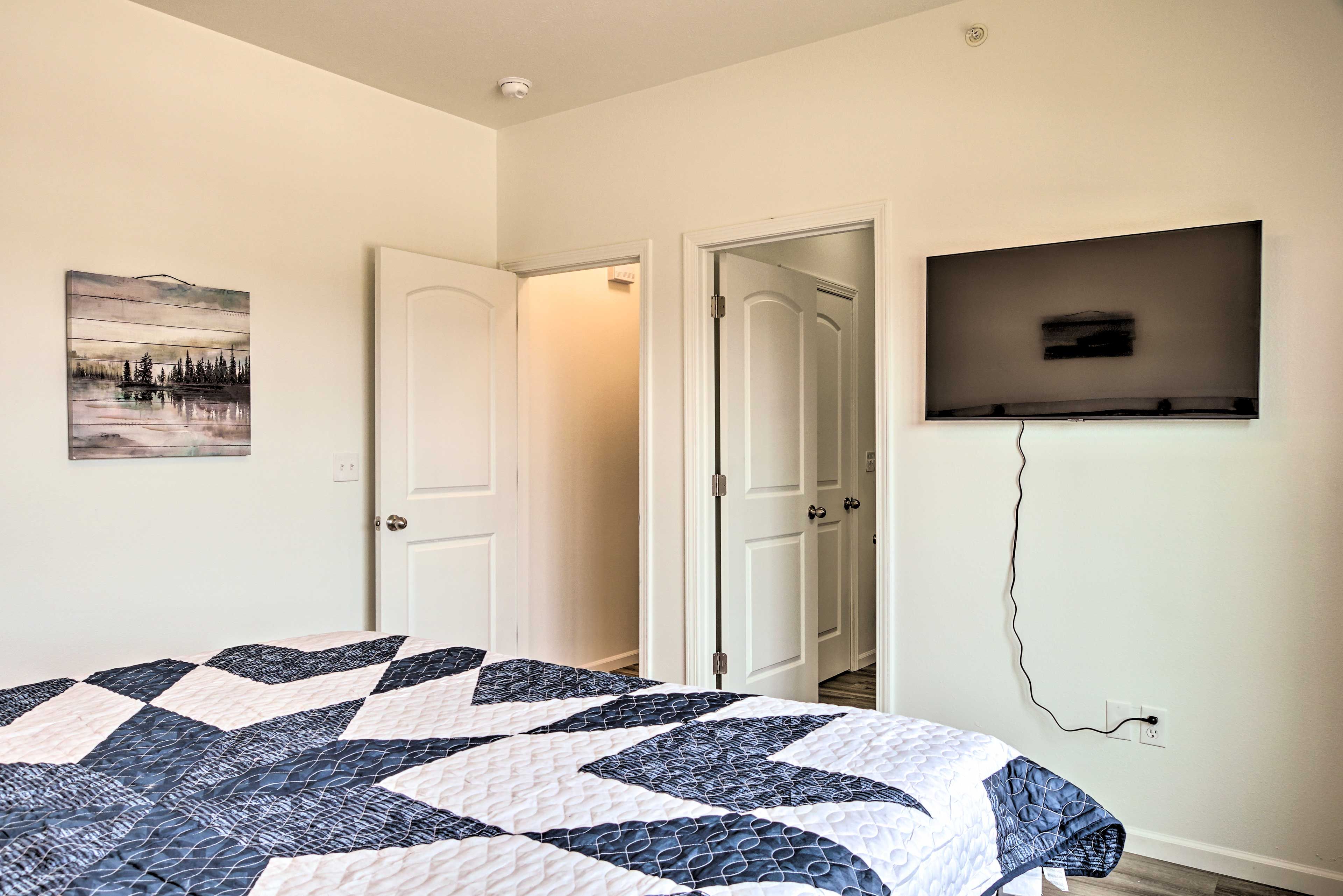 Bedroom 1 | Smart TV