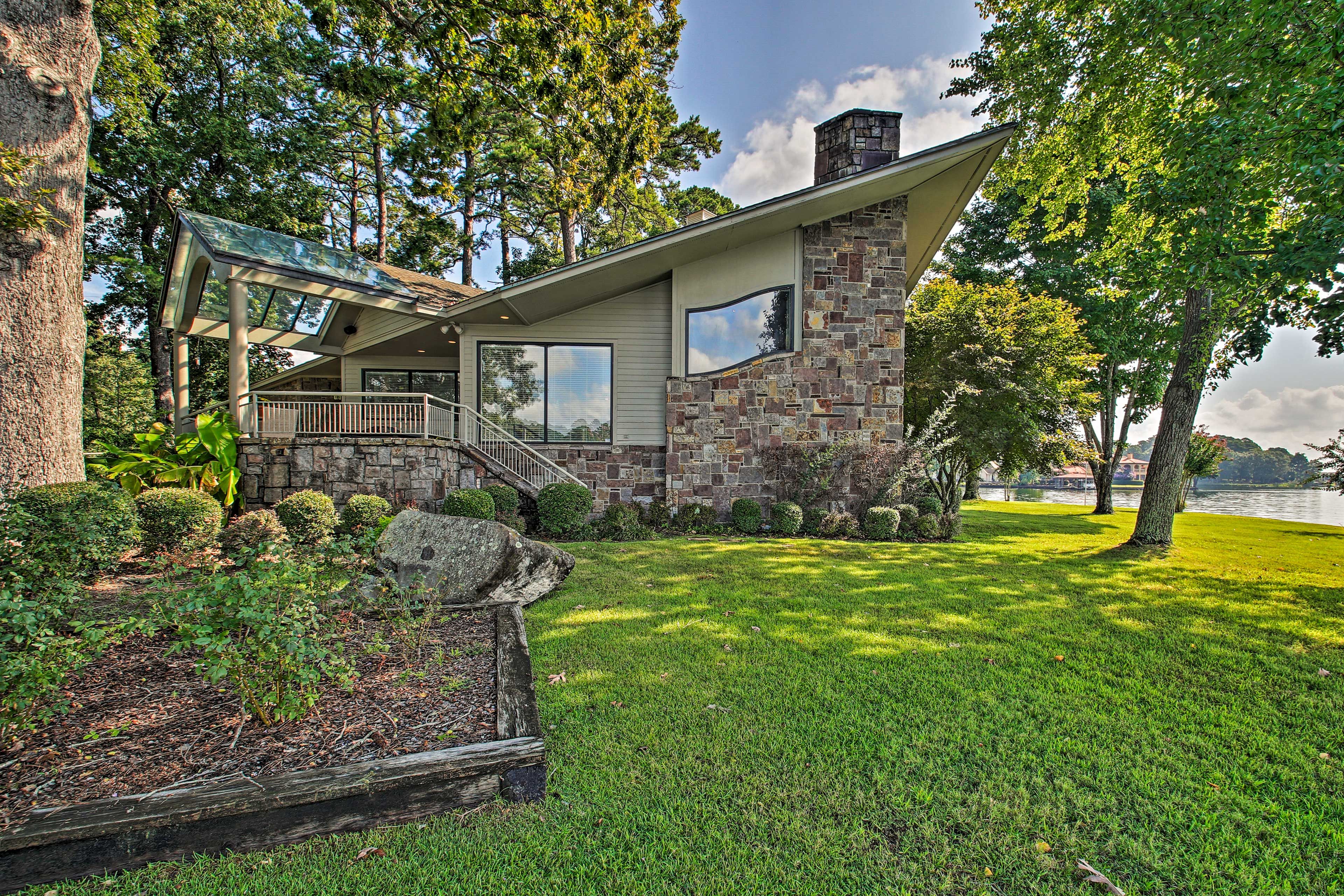 Private Yard | 5 External Security Devices | 3,500 Sq Ft