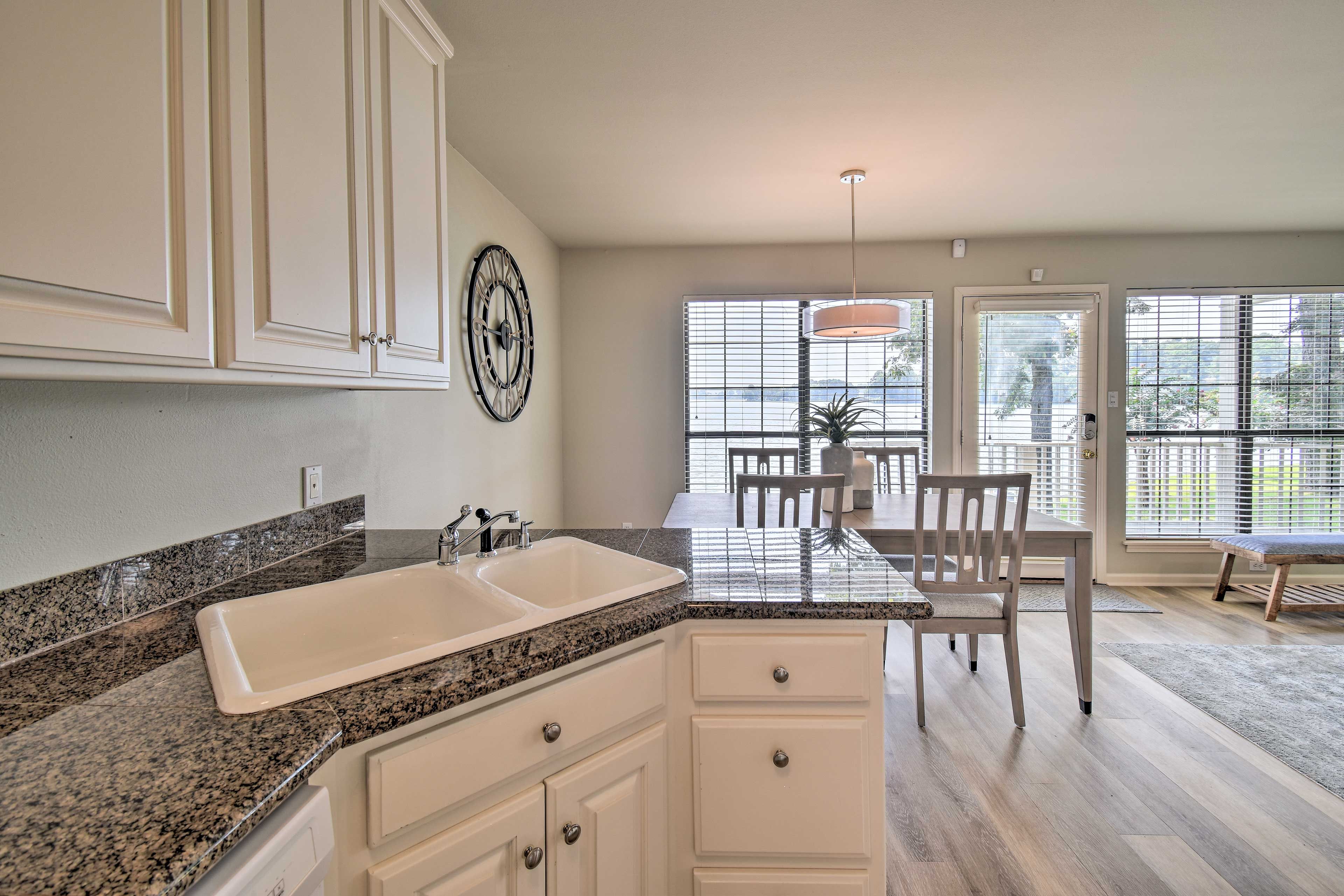 Kitchen | Fully Equipped | Granite Counters