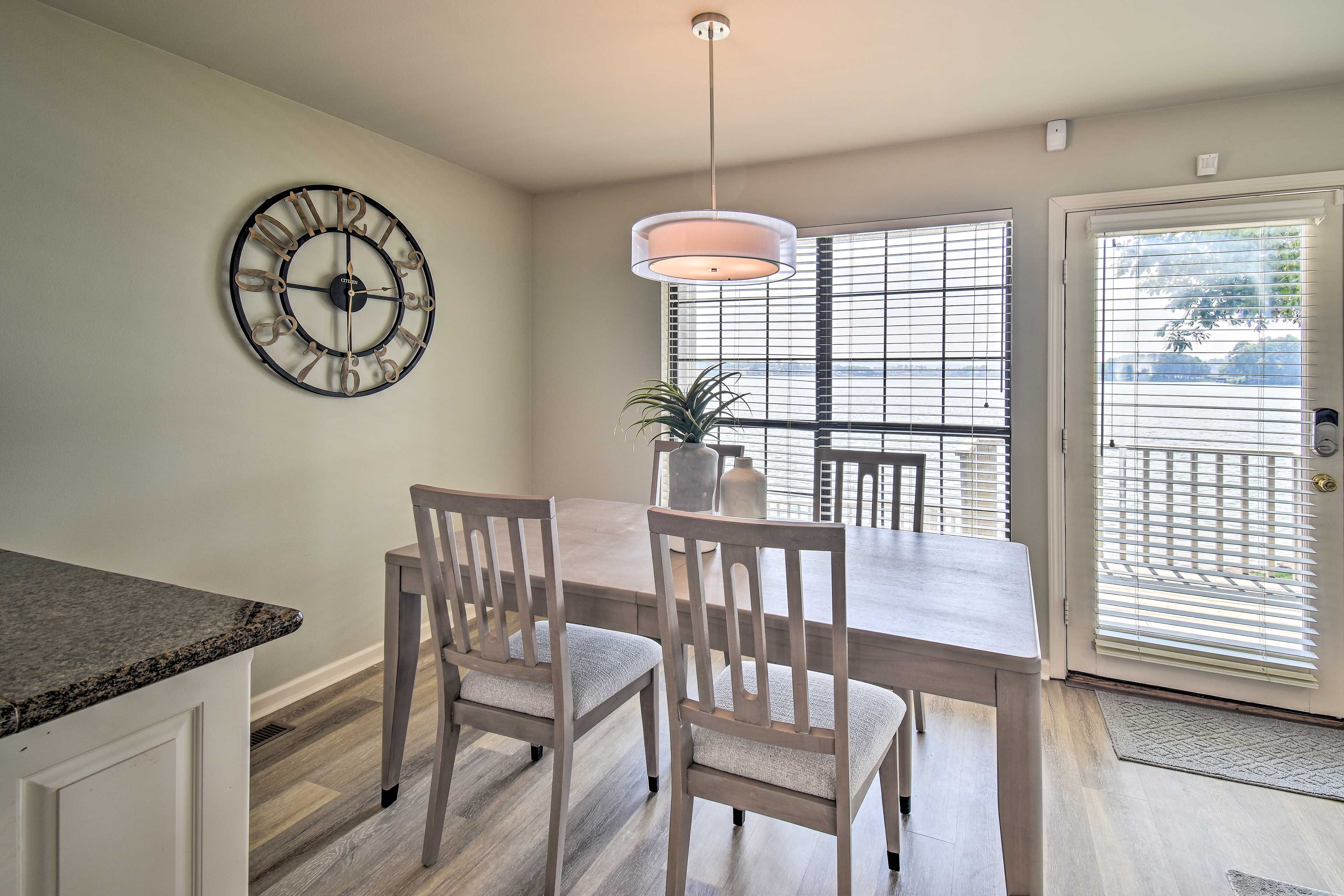 Dining Table | Dishware & Flatware