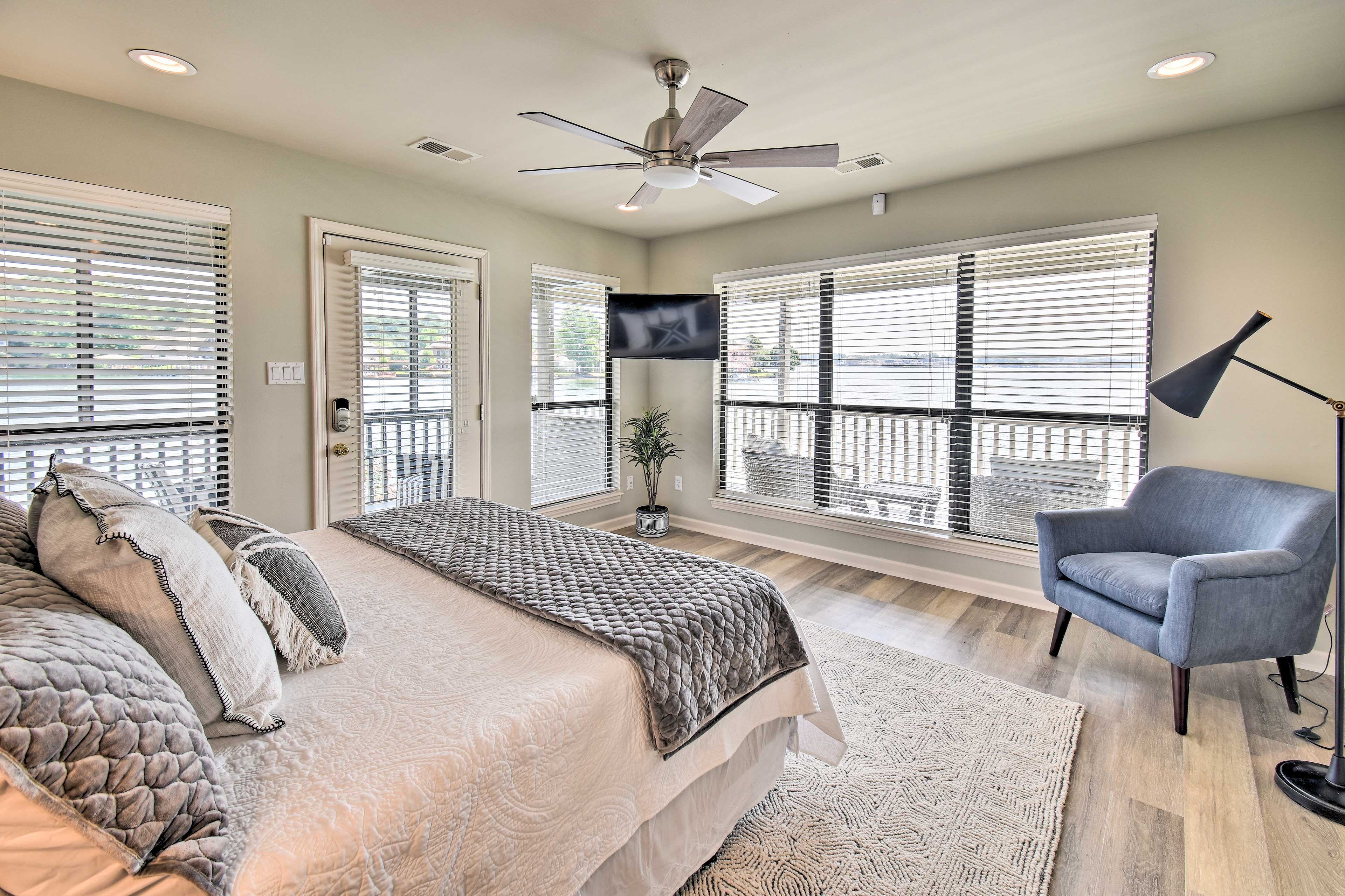 Bedroom 1 | Smart TV | Smart TV | Wraparound Deck Access