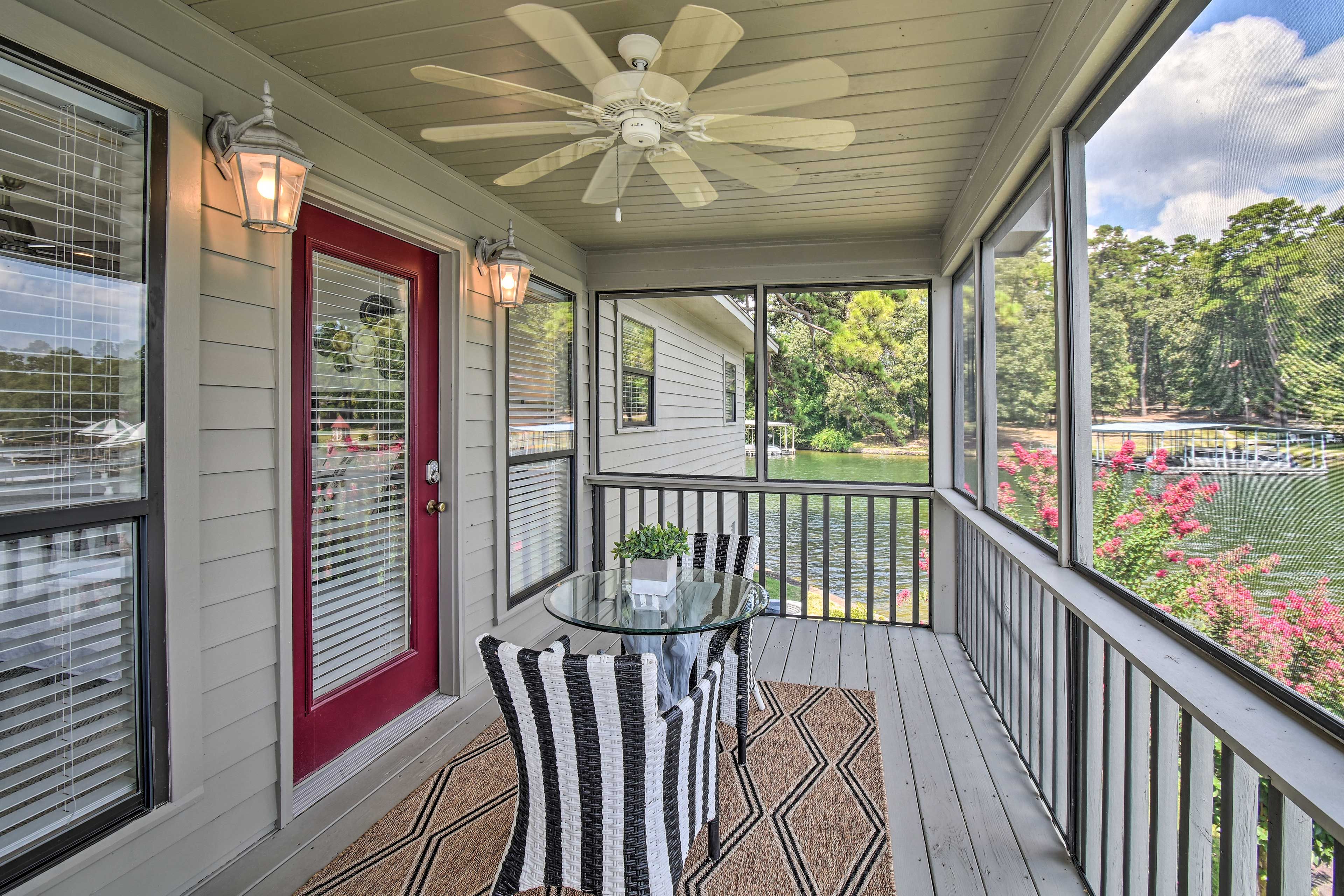 Home Exterior | Screened-in Porch