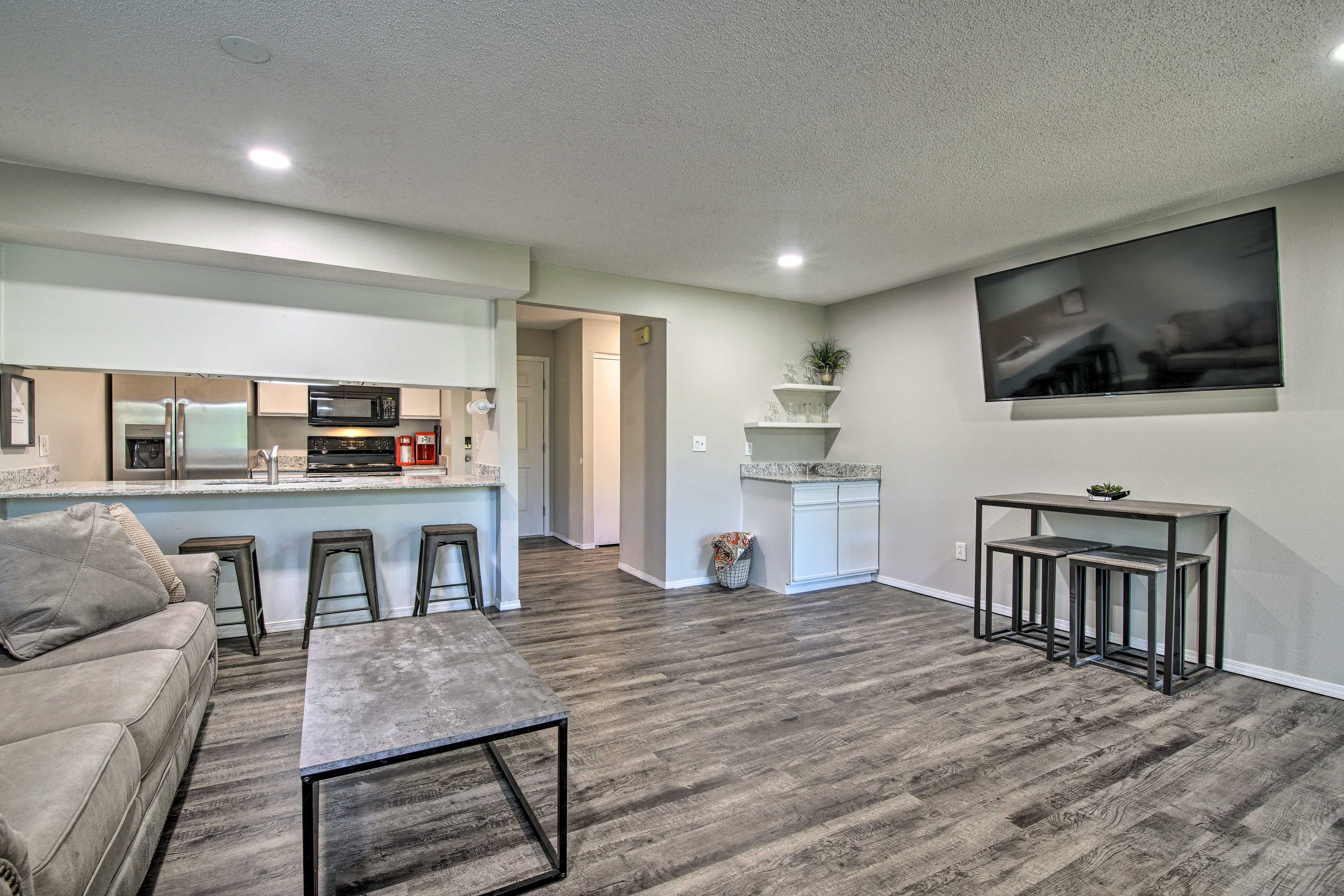 Living Area | Free WiFi | Smart TV