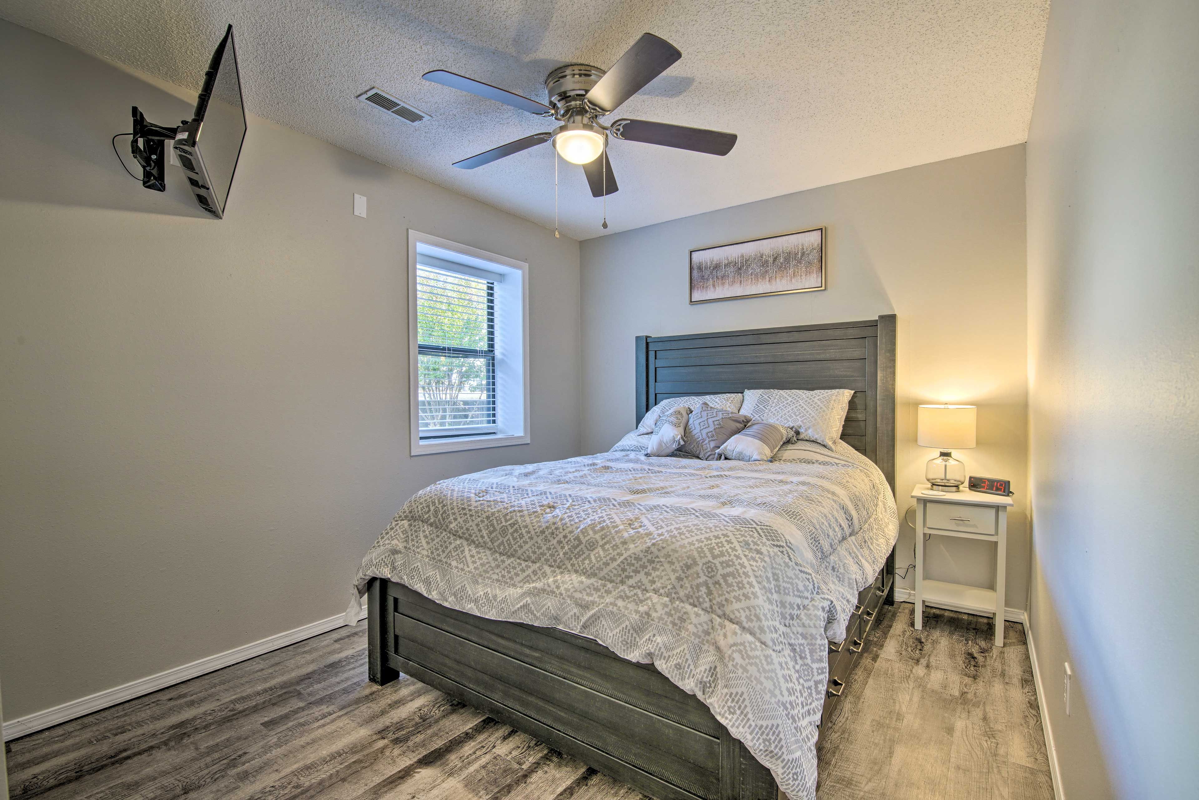 Bedroom 2 | Queen Bed