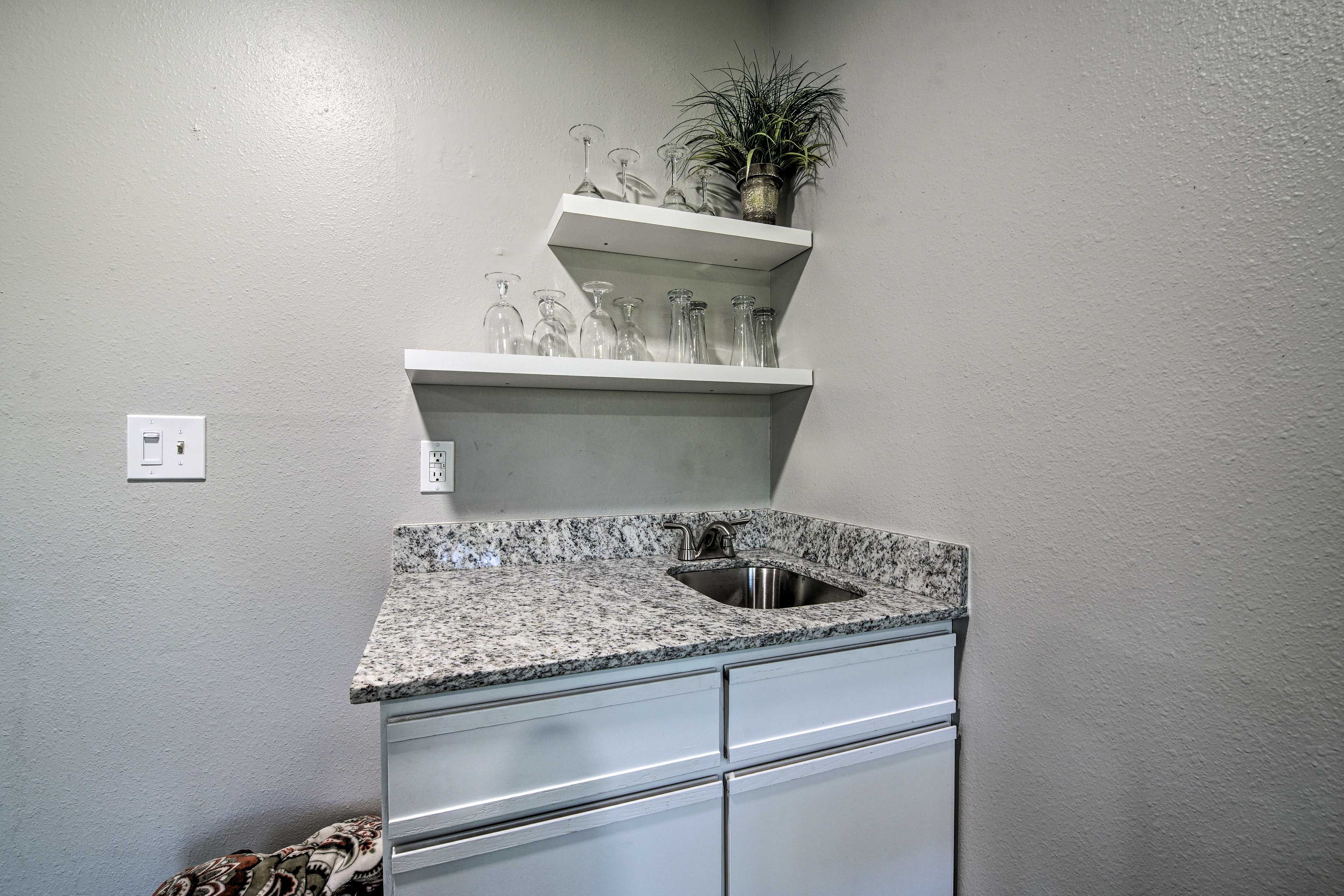 Living Area | Wet Bar