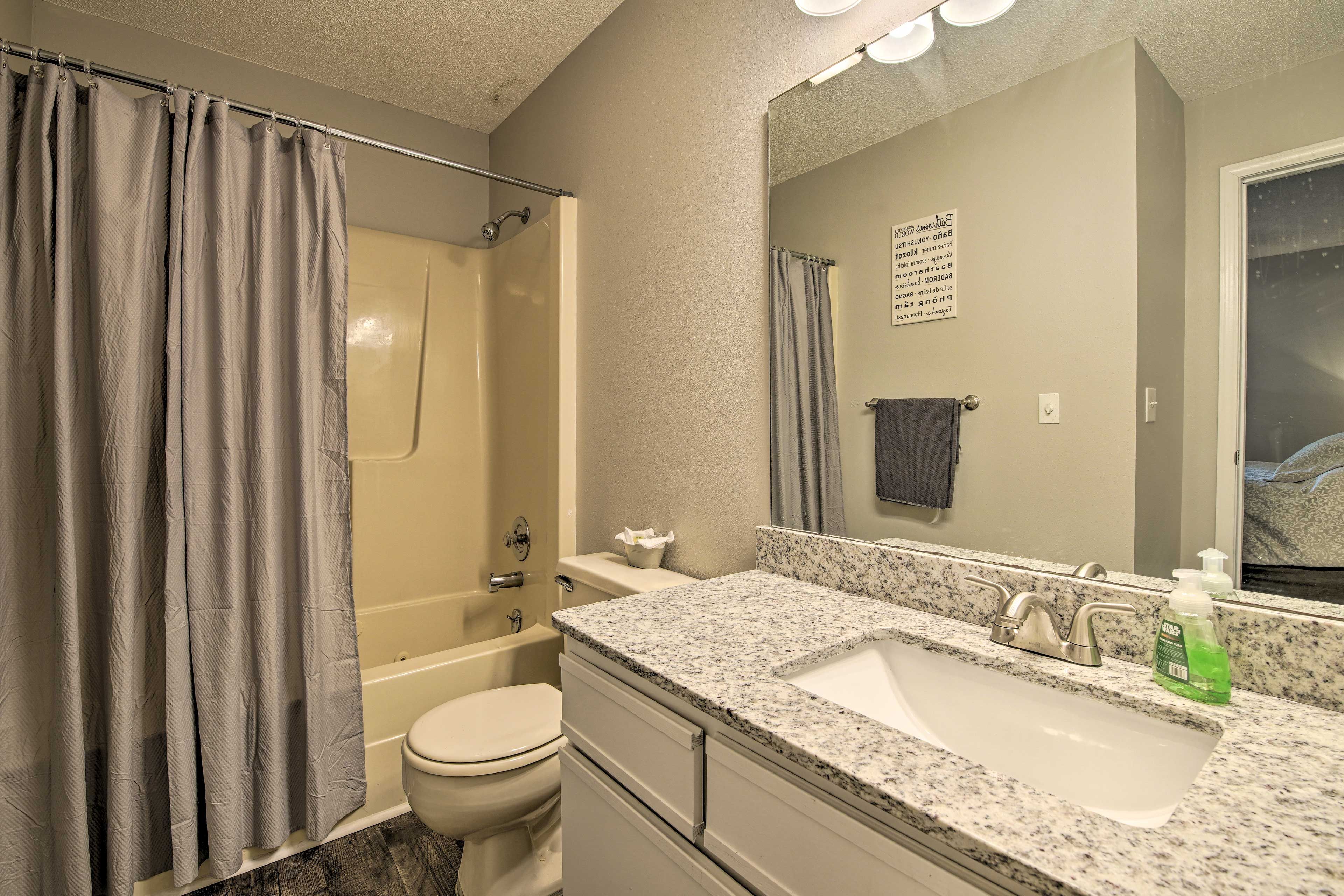 Full En-Suite Bathroom | Towels Provided
